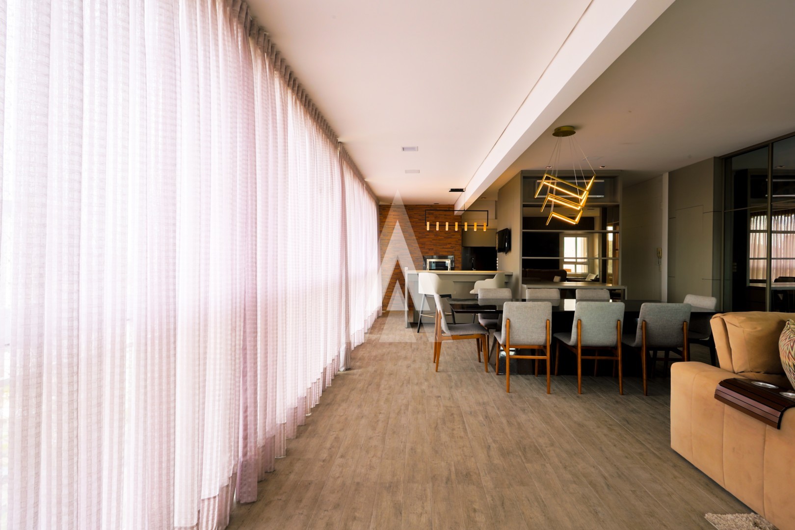 Cobertura alto padrão mobiliada com 03 suítes, sendo 01 com closet e com hidro bairro Centro, 4 vagas de garagem. — foto 5