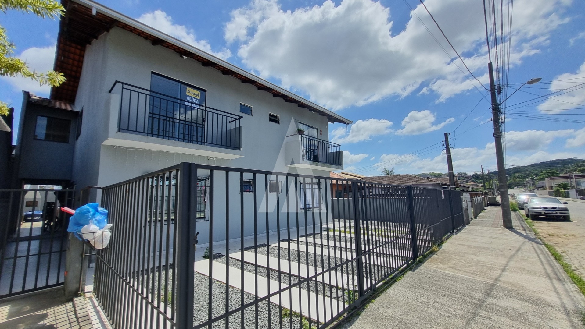 Apartamento com 2 quartos, sacada e 1 vaga de garagem descoberta no bairro Itinga. — foto 2