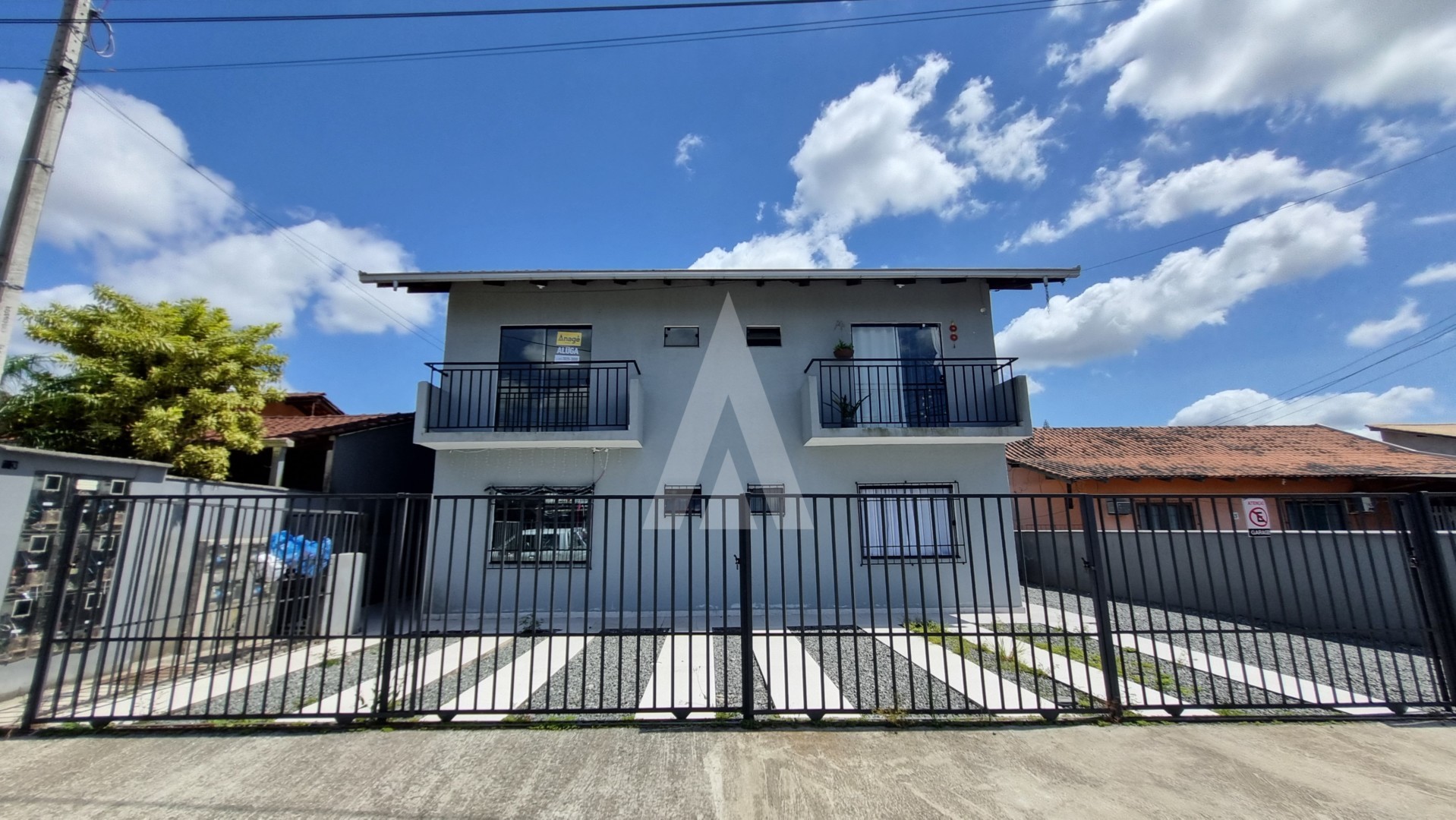 Apartamento com 2 quartos, sacada e 1 vaga de garagem descoberta no bairro Itinga. - foto 1
