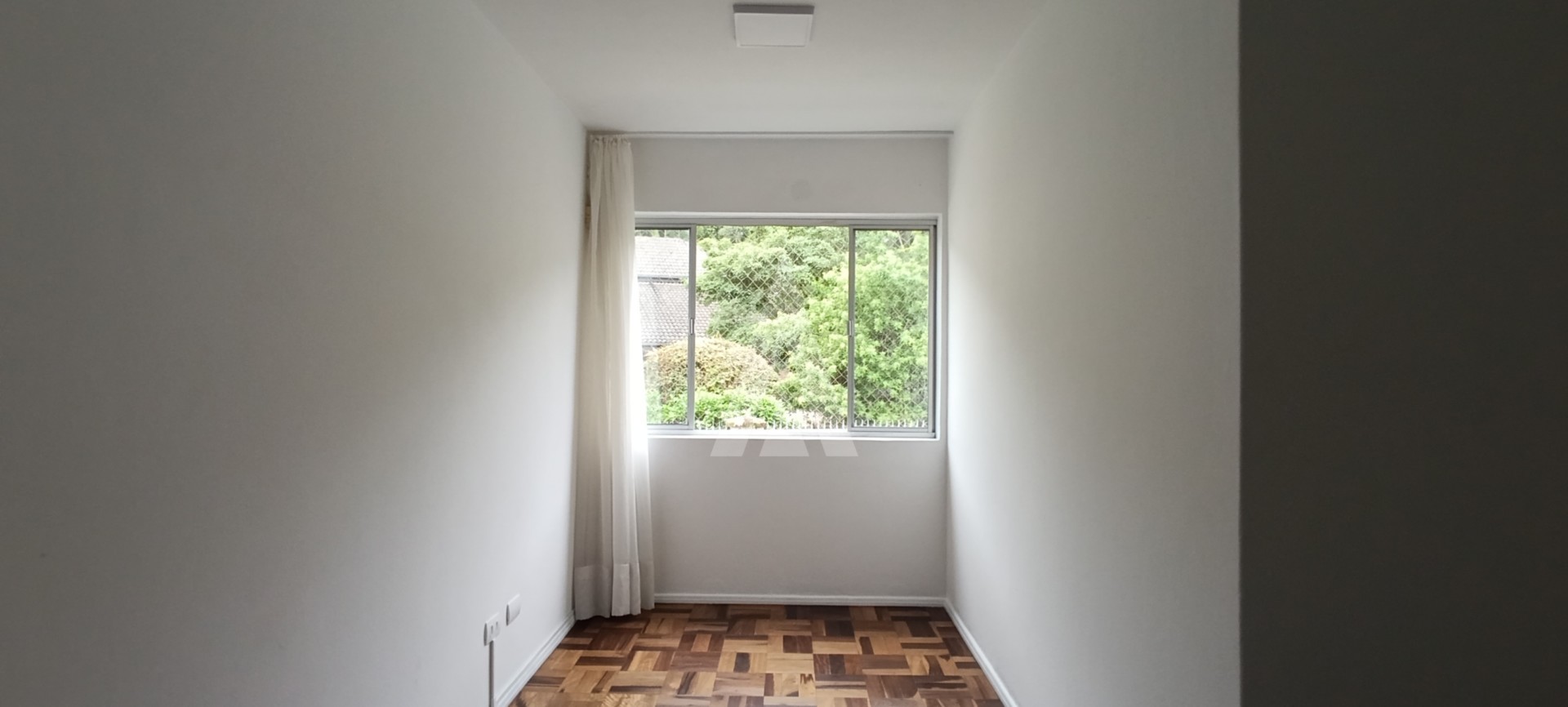 Apartamento no bairro Saguaçu composto por 2 quartos, armários na cozinha e 1 vaga de garagem. — foto 3