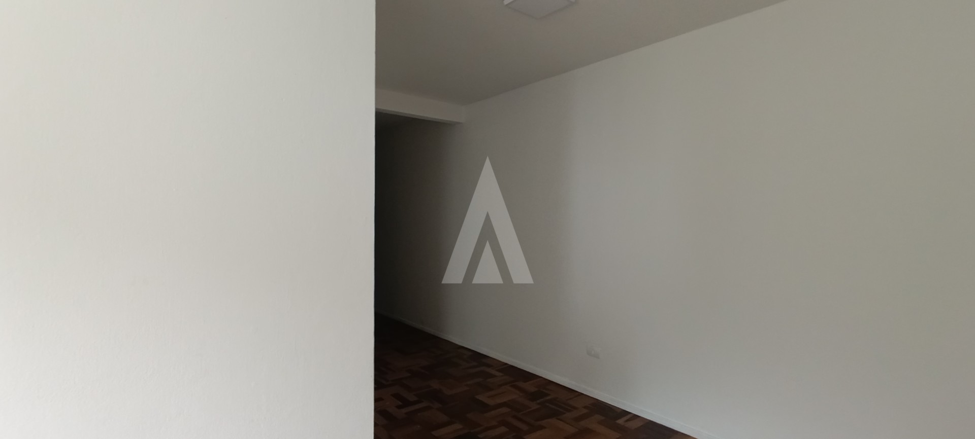 Apartamento no bairro Saguaçu composto por 2 quartos, armários na cozinha e 1 vaga de garagem. — foto 4