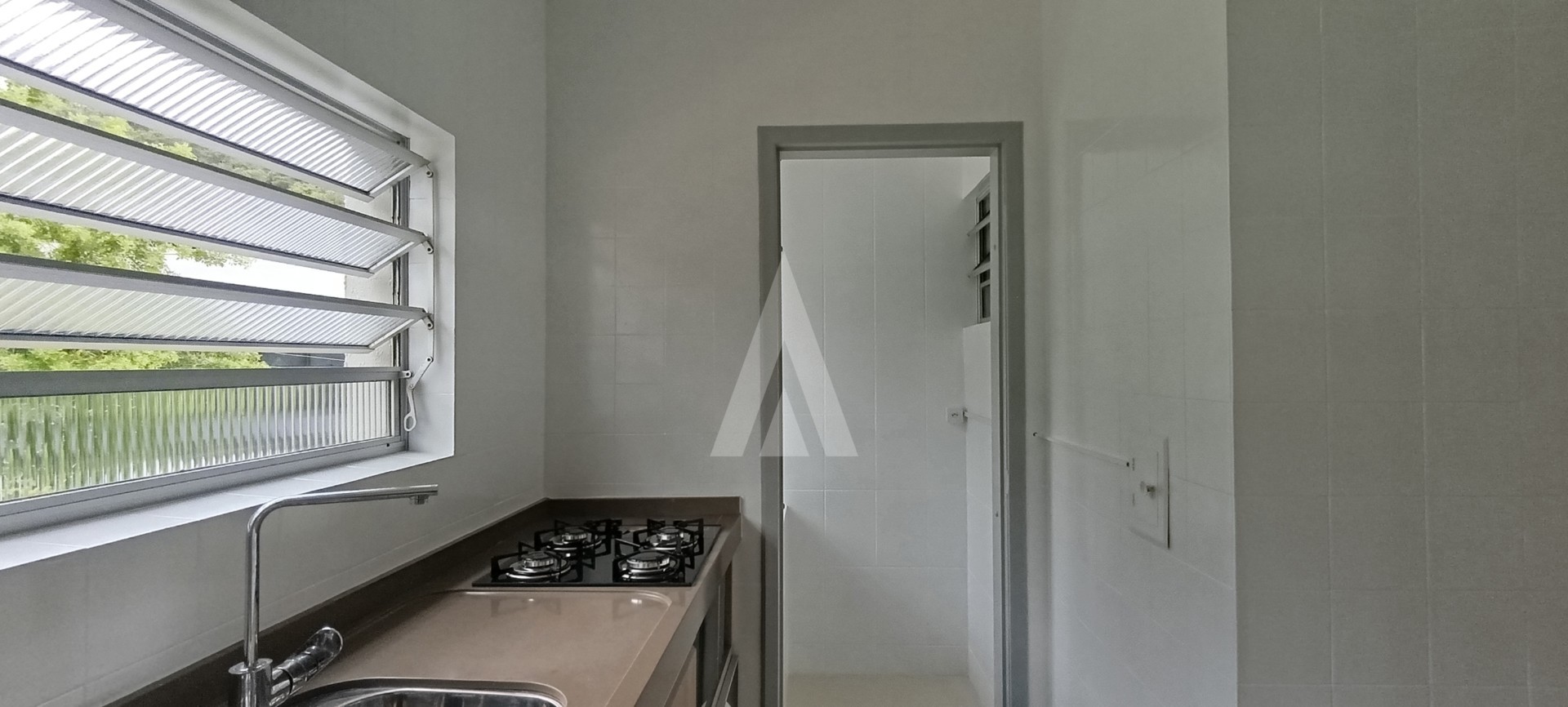 Apartamento no bairro Saguaçu composto por 2 quartos, armários na cozinha e 1 vaga de garagem. — foto 7