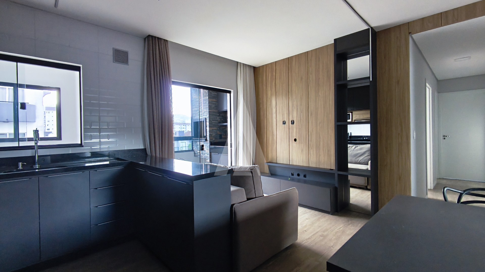 Apartamento mobiliado com 2 quartos sendo 1 suíte, e 1 vaga de garagem coberta no bairro Bom Retiro. — foto 3