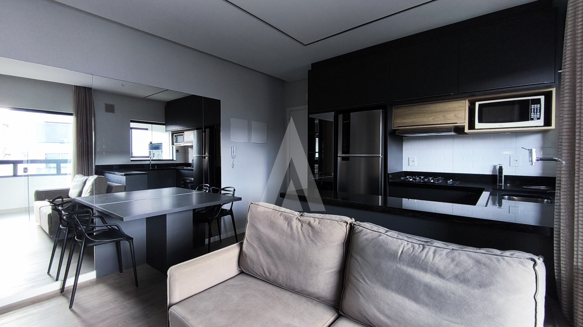 Apartamento mobiliado com 2 quartos sendo 1 suíte, e 1 vaga de garagem coberta no bairro Bom Retiro. — foto 4