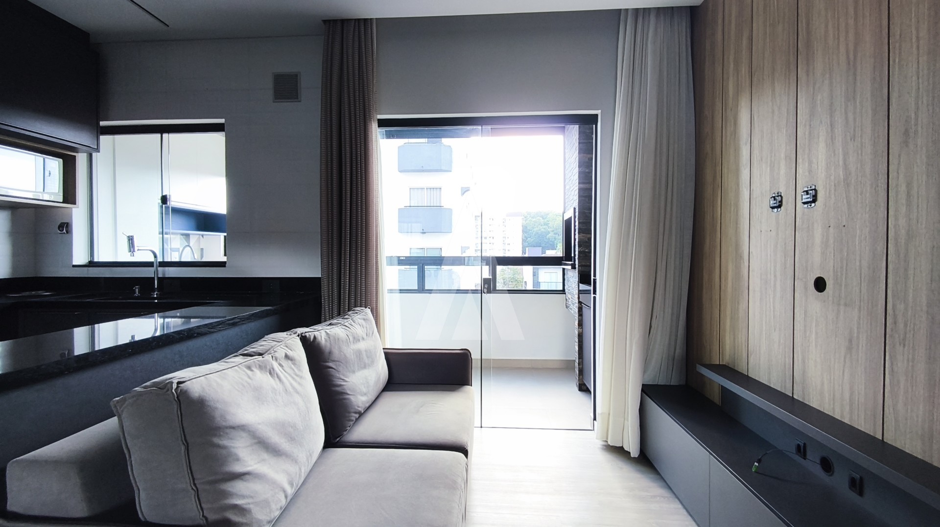 Apartamento mobiliado com 2 quartos sendo 1 suíte, e 1 vaga de garagem coberta no bairro Bom Retiro. — foto 5