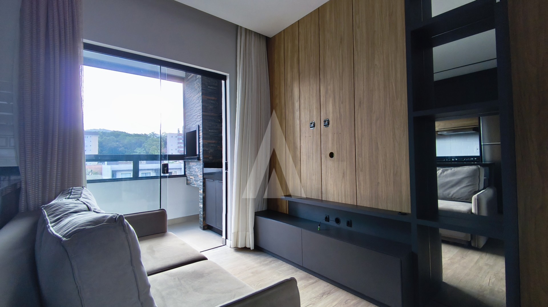 Apartamento mobiliado com 2 quartos sendo 1 suíte, e 1 vaga de garagem coberta no bairro Bom Retiro. — foto 6