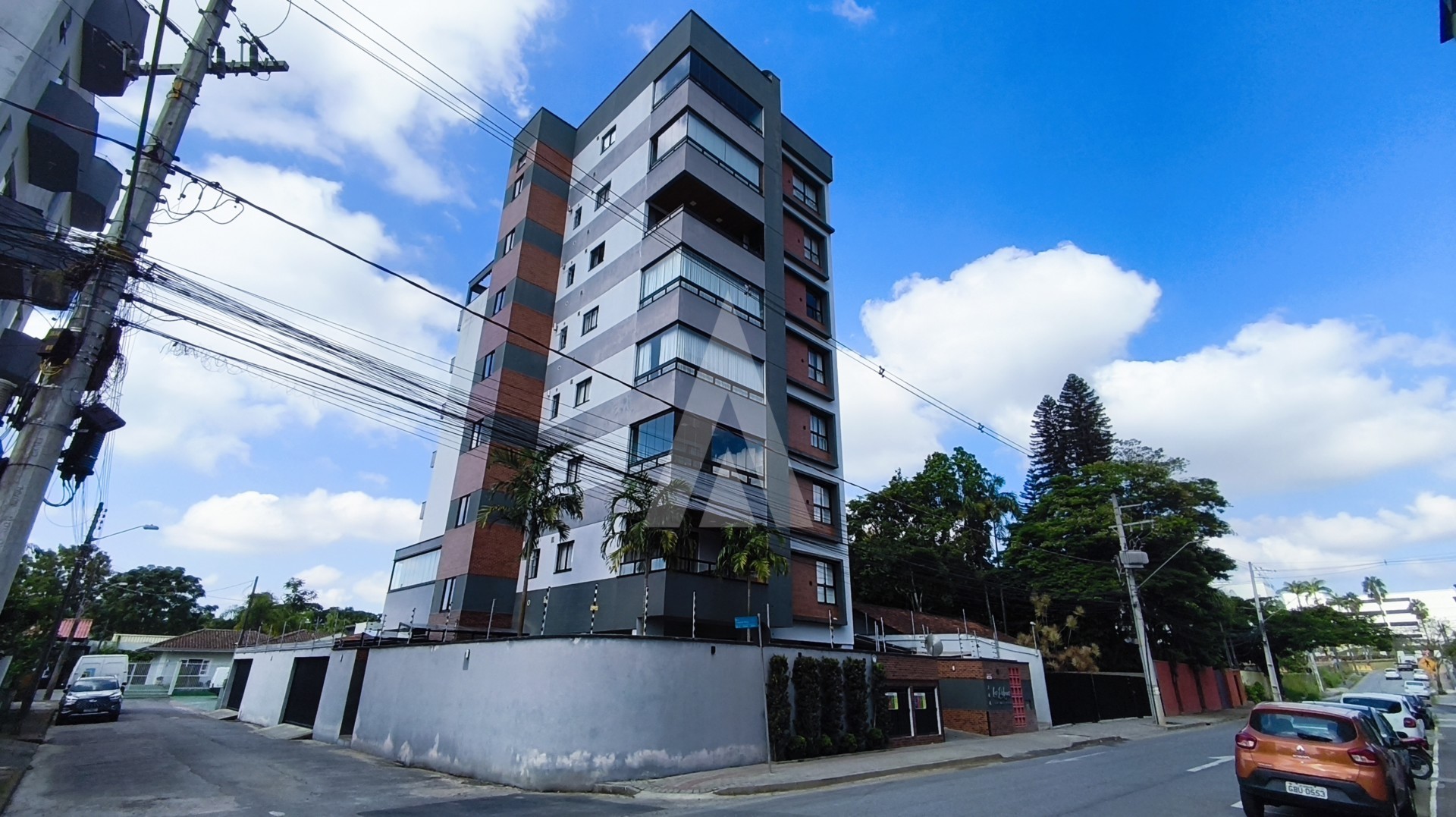 Apartamento mobiliado com 2 quartos sendo 1 suíte, e 1 vaga de garagem coberta no bairro Bom Retiro. - foto 1