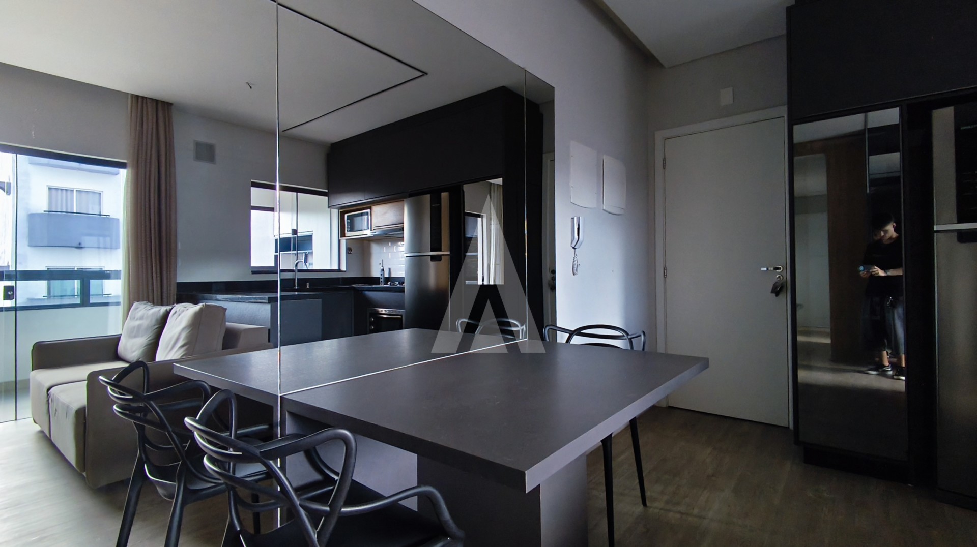 Apartamento mobiliado com 2 quartos sendo 1 suíte, e 1 vaga de garagem coberta no bairro Bom Retiro. — foto 7