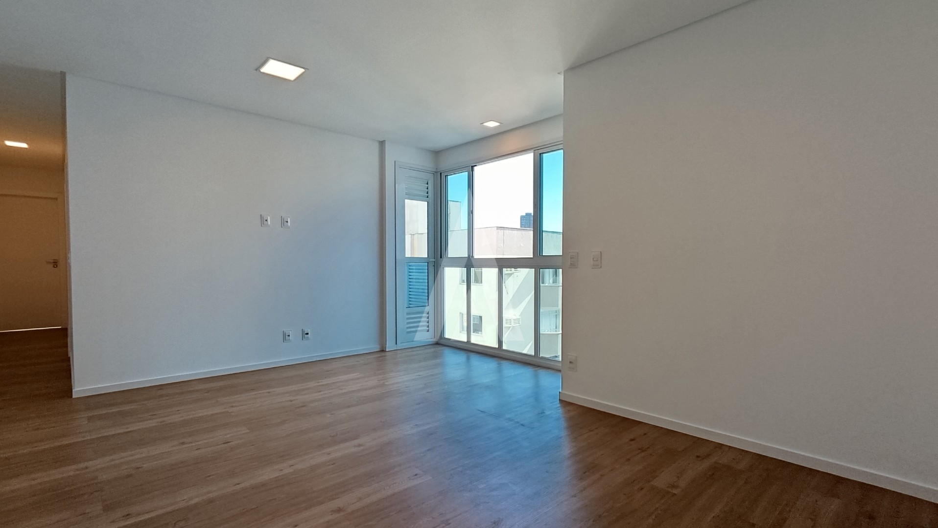Apartamento no Centro com 3 dormitórios um sendo suíte, sala de estar e jantar, cozinha com armários, 2 vagas garagem(box duplo) — foto 3
