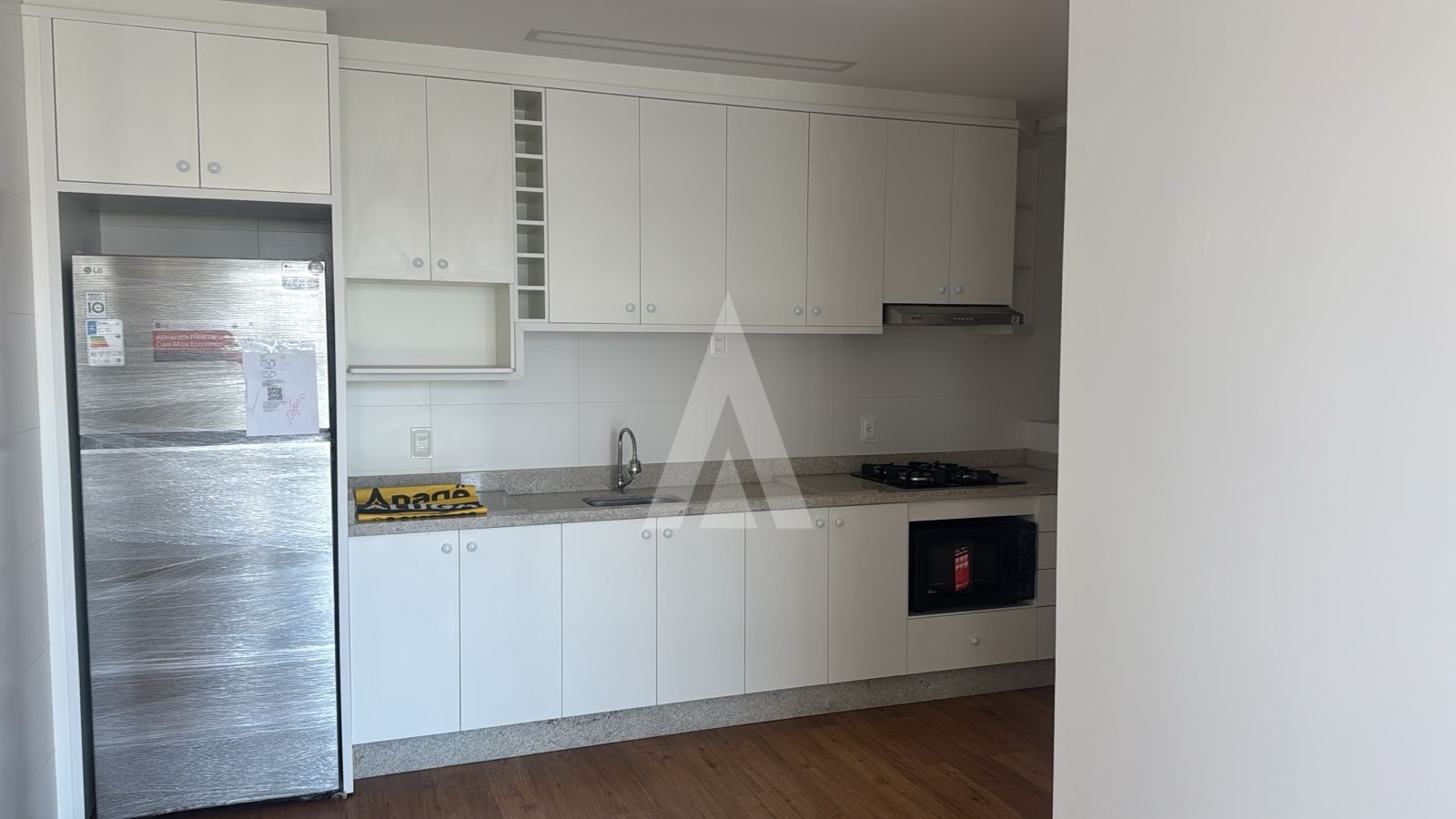 Apartamento no Centro com 3 dormitórios um sendo suíte, sala de estar e jantar, cozinha com armários, 2 vagas garagem(box duplo) — foto 5