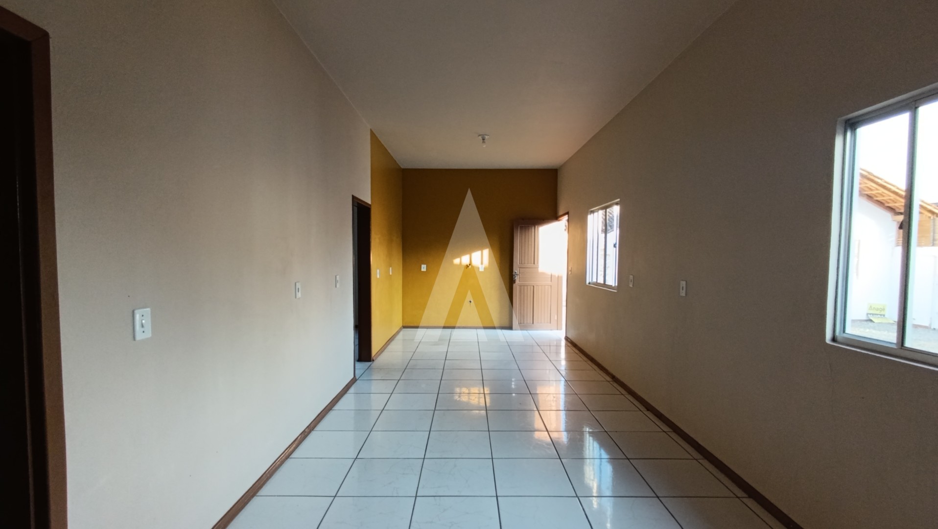 Casa localizada no bairro Jardim Iririú, com 2 quartos e 2 vagas de garagem cobertas. — foto 4