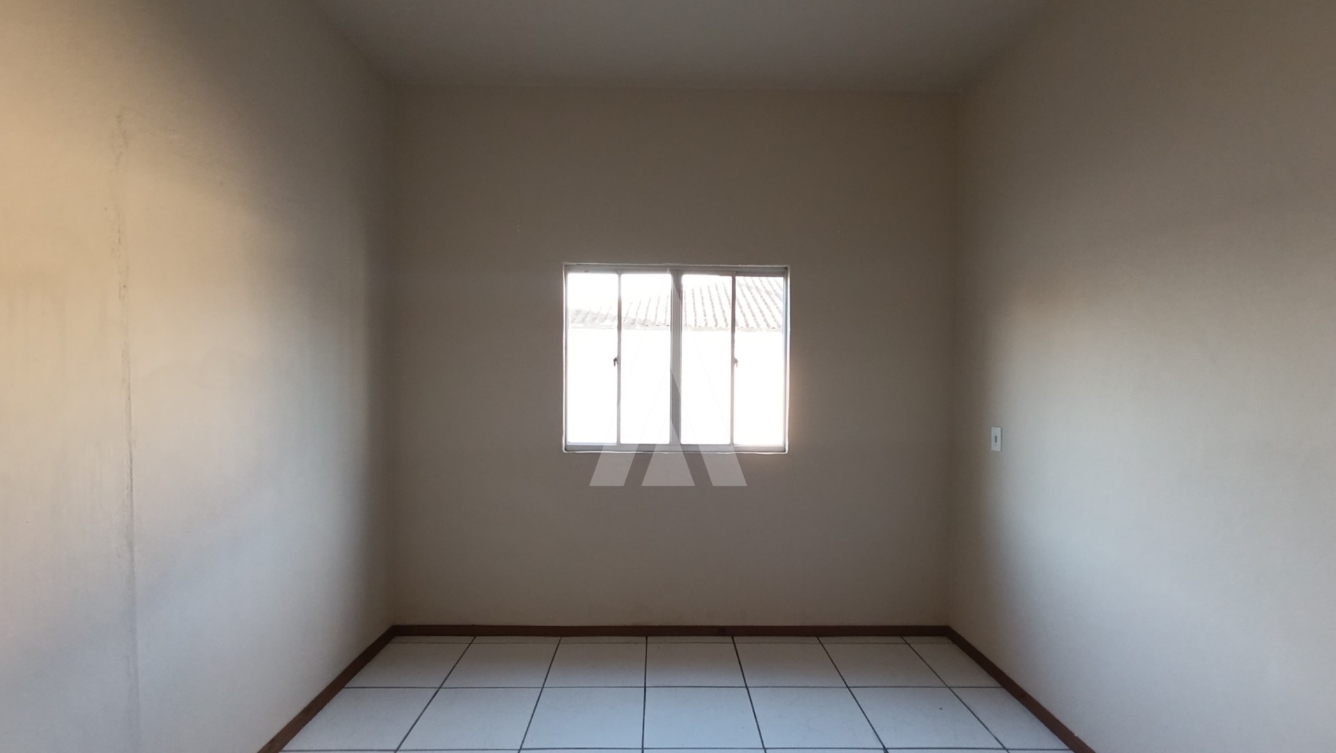 Casa localizada no bairro Jardim Iririú, com 2 quartos e 2 vagas de garagem cobertas. — foto 5
