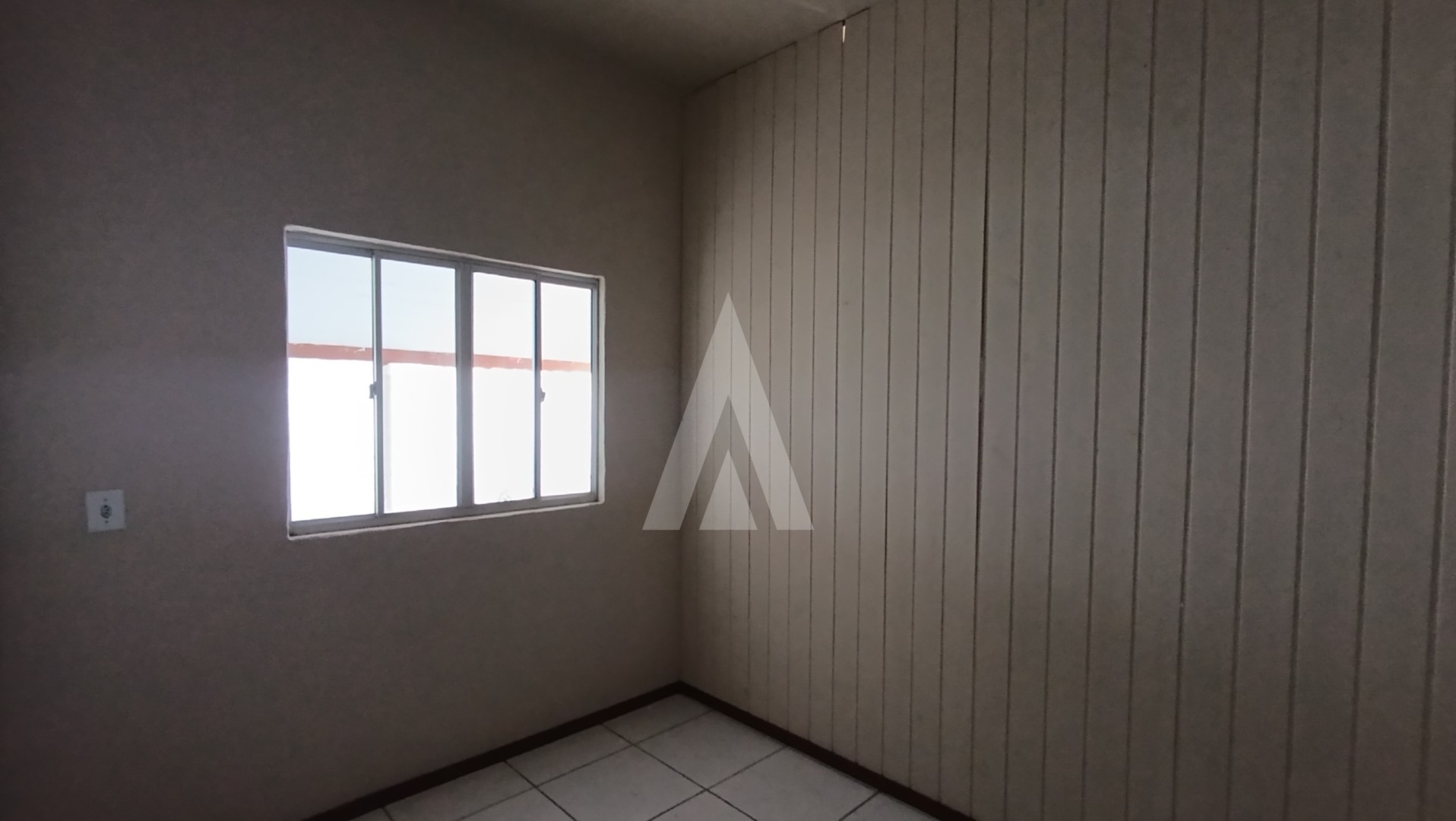 Casa localizada no bairro Jardim Iririú, com 2 quartos e 2 vagas de garagem cobertas. — foto 7