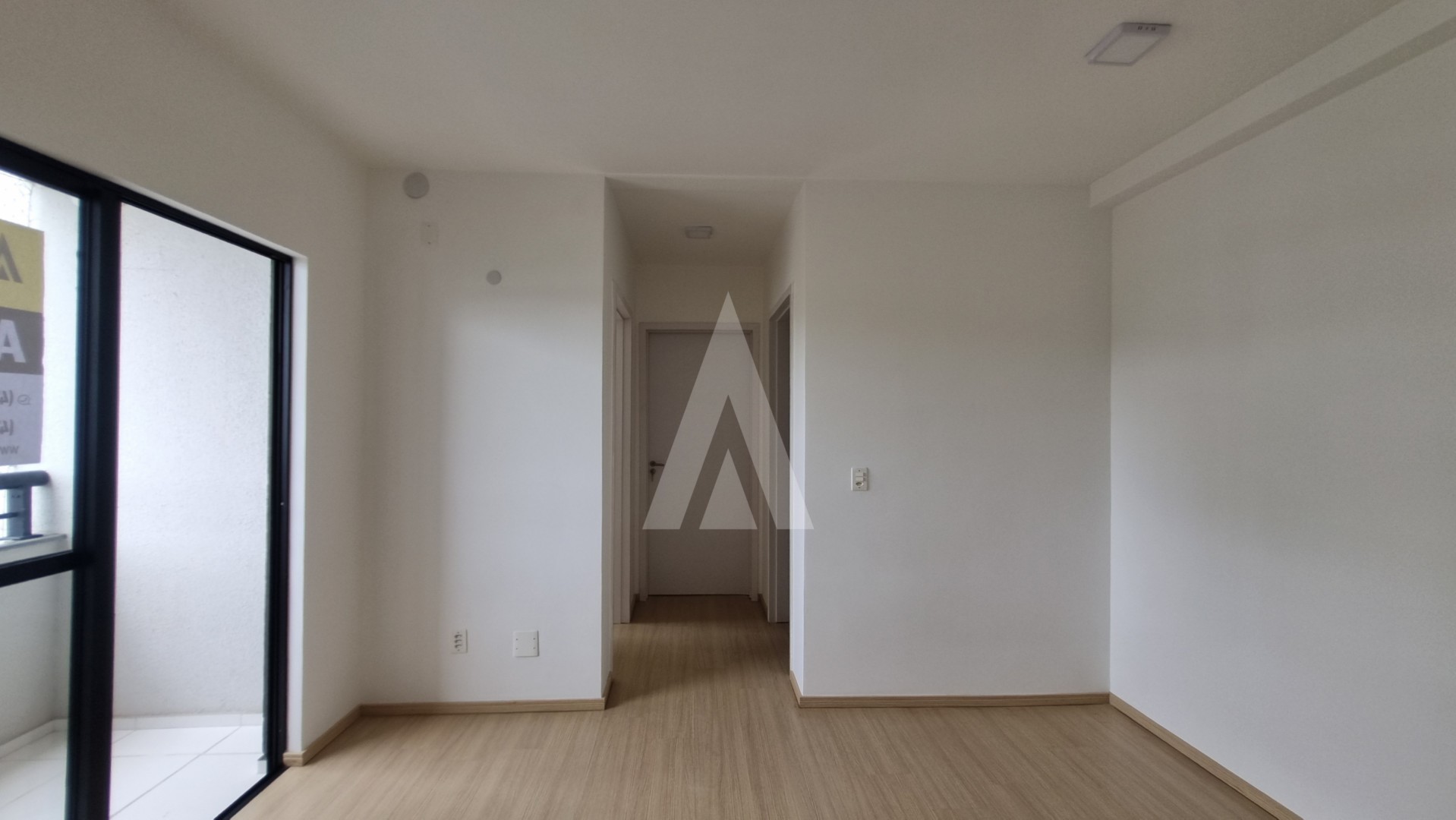 Apartamento no Costa e Silva com 2 quartos, cozinha com armários planejados, sacada com churrasqueira e 1 vaga coberta. — foto 5