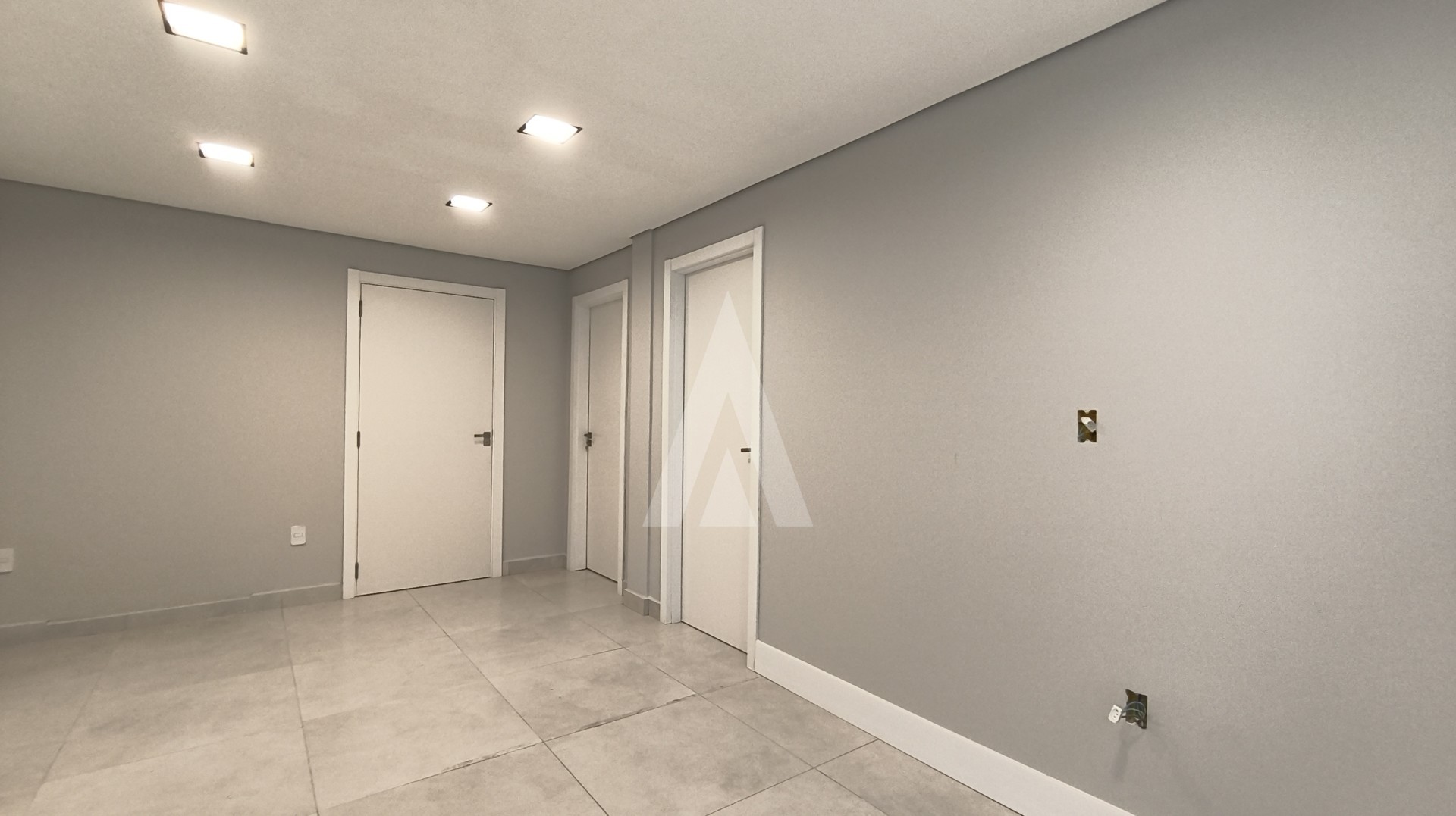 Sala comercial com 4 salas internas, na região central — foto 2