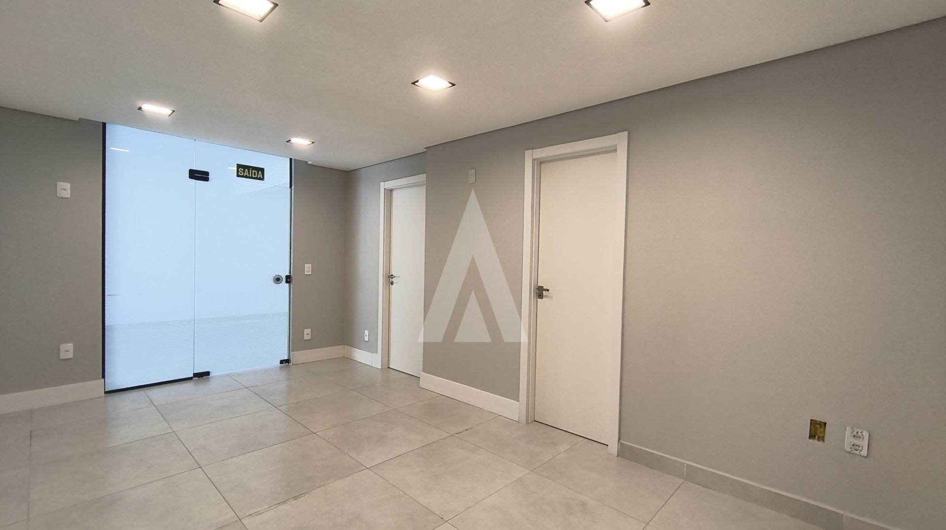 Sala comercial com 4 salas internas, na região central — foto 3