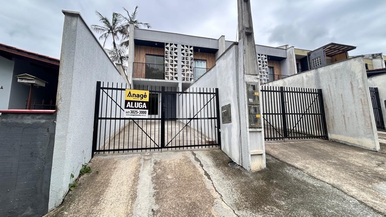 Casa no Itingua com 02 dormitórios, sendo 01 deles com sacada, cozinha com armários, 01 lavabo. — foto 2