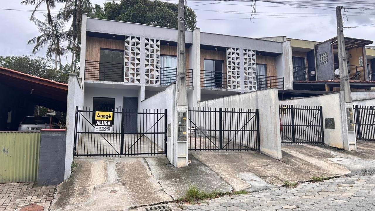 Casa no Itingua com 02 dormitórios, sendo 01 deles com sacada, cozinha com armários, 01 lavabo. - foto 1