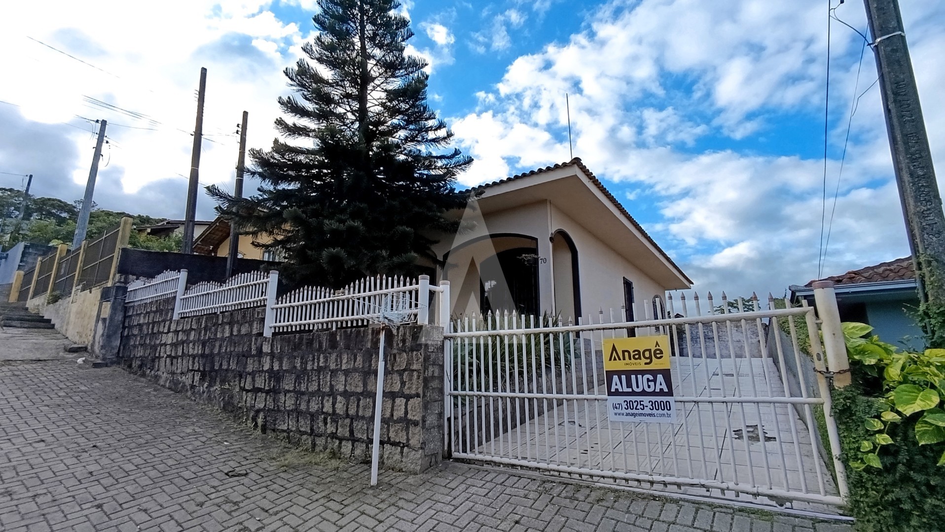 Casa residencial com 02 quartos, sendo 01 suíte no bairro Itaum - foto 1