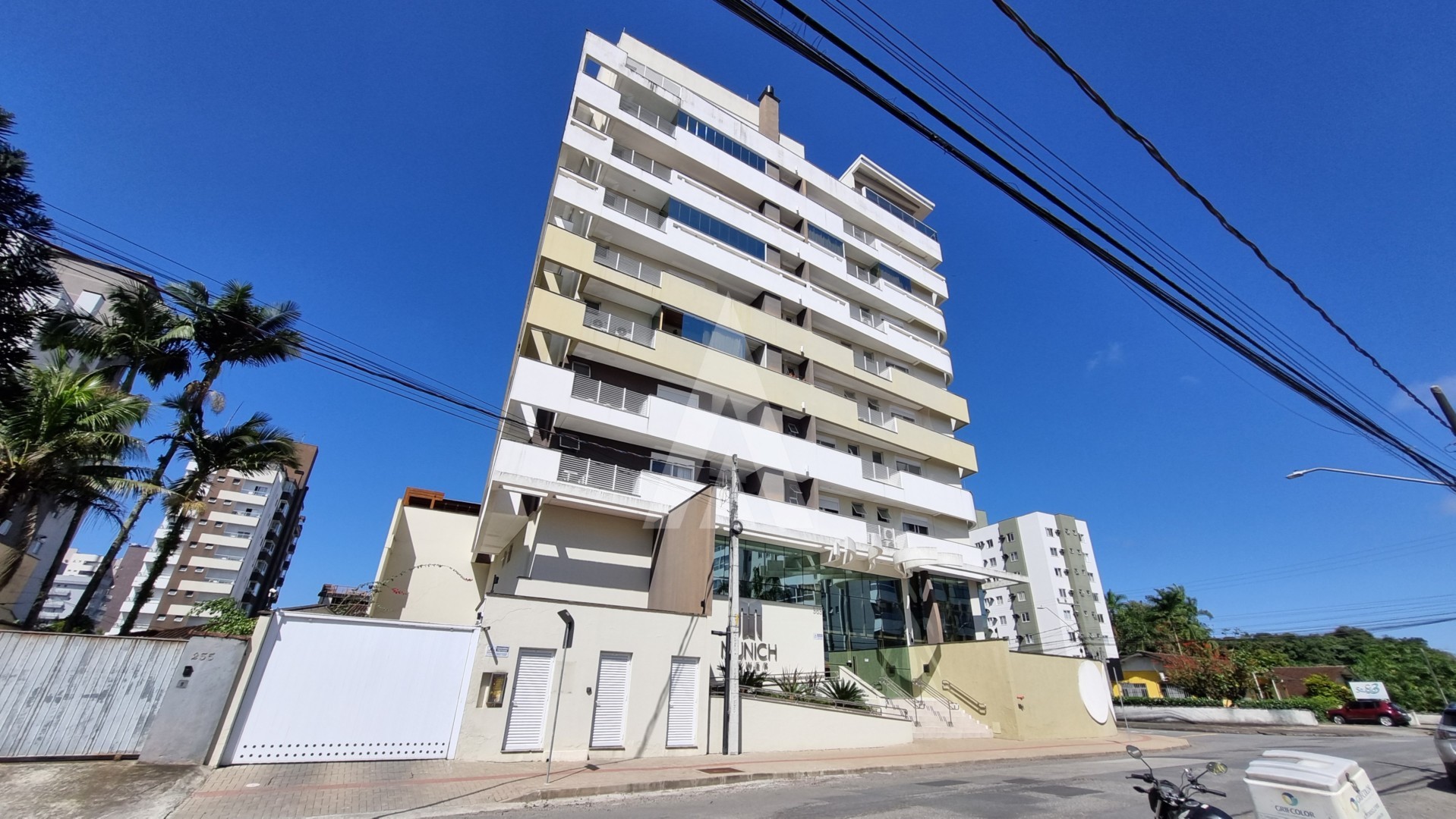 Apartamento semi-mobiliado com 3 suítes, sacada ampla com churrasqueira e piscina no bairro América. — foto 3
