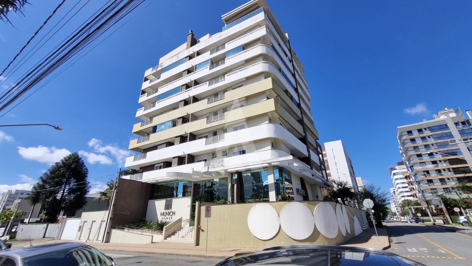 Apartamento semi-mobiliado com 3 suítes, sacada ampla com churrasqueira e piscina no bairro América. — foto 2