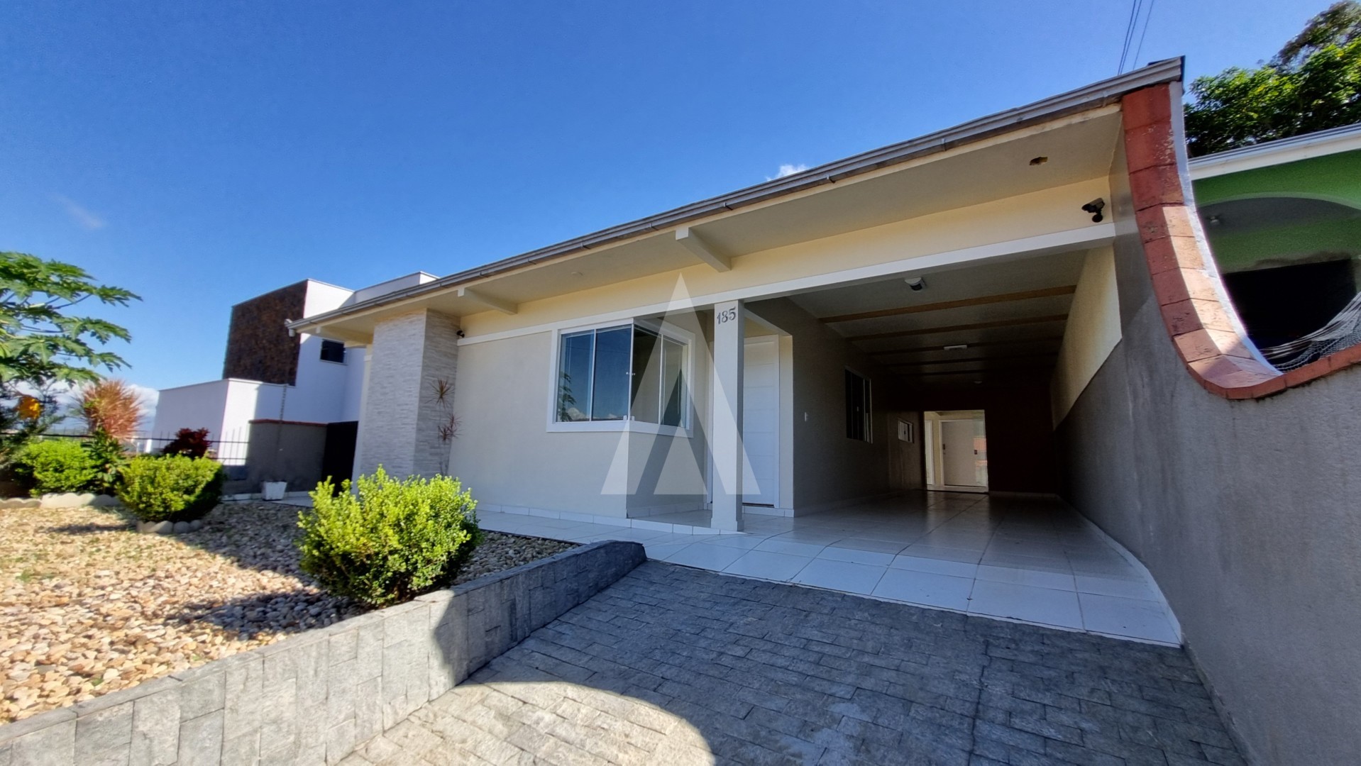 Casa residencial com 3 quartos, sendo 01 suite. e 2 vaga de garagem no bairro Floresta. - foto 1