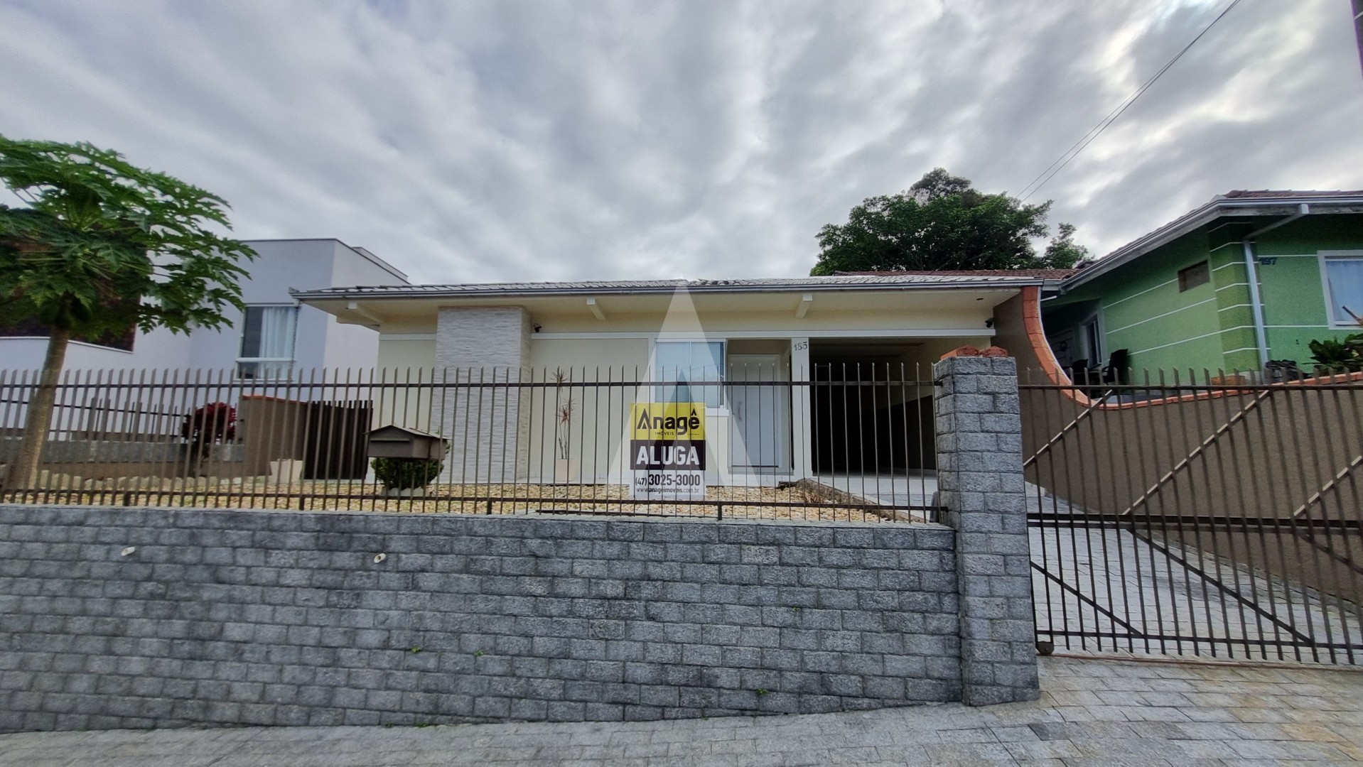 Casa residencial com 3 quartos, sendo 01 suite. e 2 vaga de garagem no bairro Floresta. - foto 1