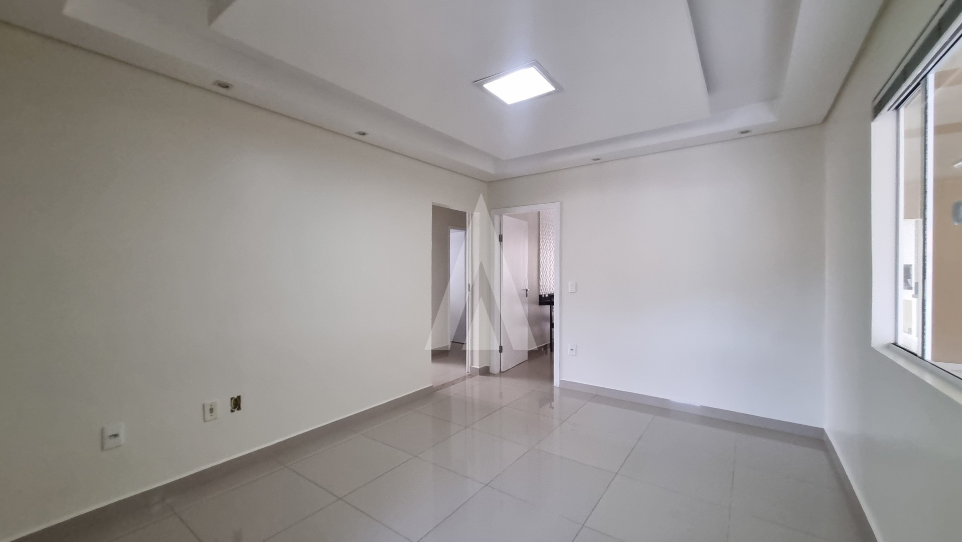 Casa residencial com 3 quartos, sendo 01 suite. e 2 vaga de garagem no bairro Floresta. — foto 3