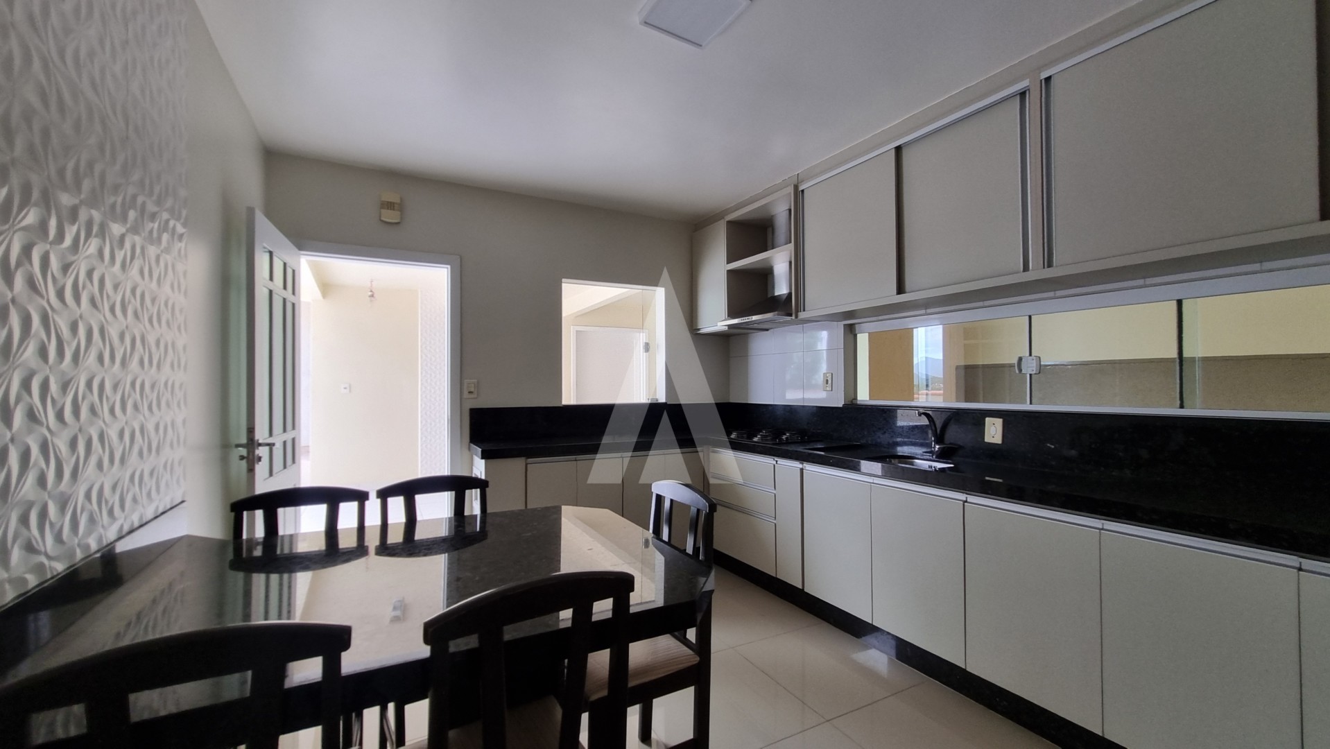 Casa residencial com 3 quartos, sendo 01 suite. e 2 vaga de garagem no bairro Floresta. — foto 7