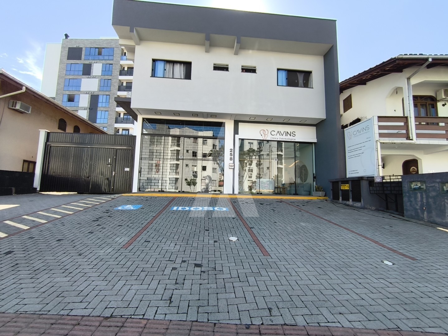 SALA COMERCIAL NO SANTO ANTONIO COM 100 M ÚTIL E 4,5 M DE PÉ DIREITO - foto 1