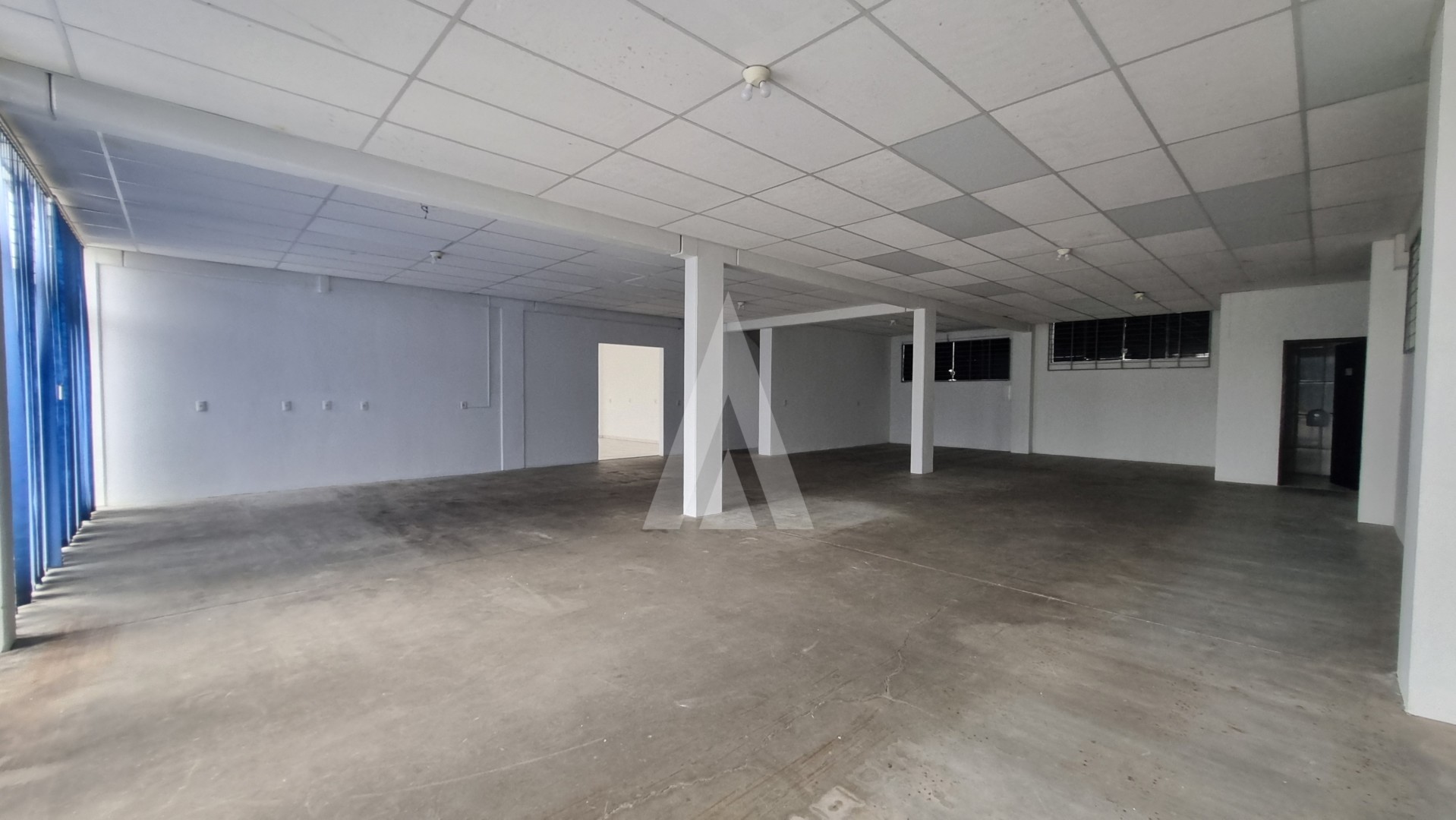 Sala comercial localizada no bairro Vila Nova, com 2 lavabos e estacionamento. — foto 2