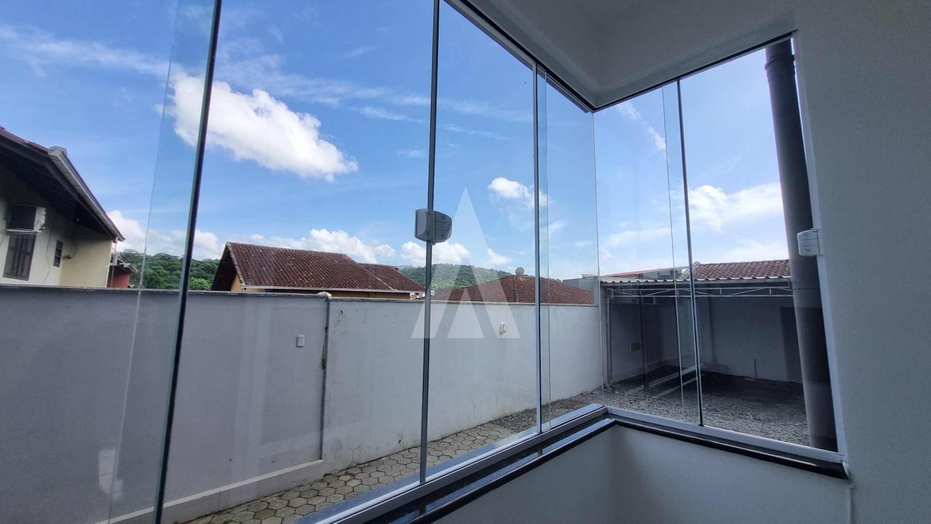 Apartamento localizado no bairro Costa e Silva, com 2 quartos e 1 vaga de garagem coberta. — foto 3