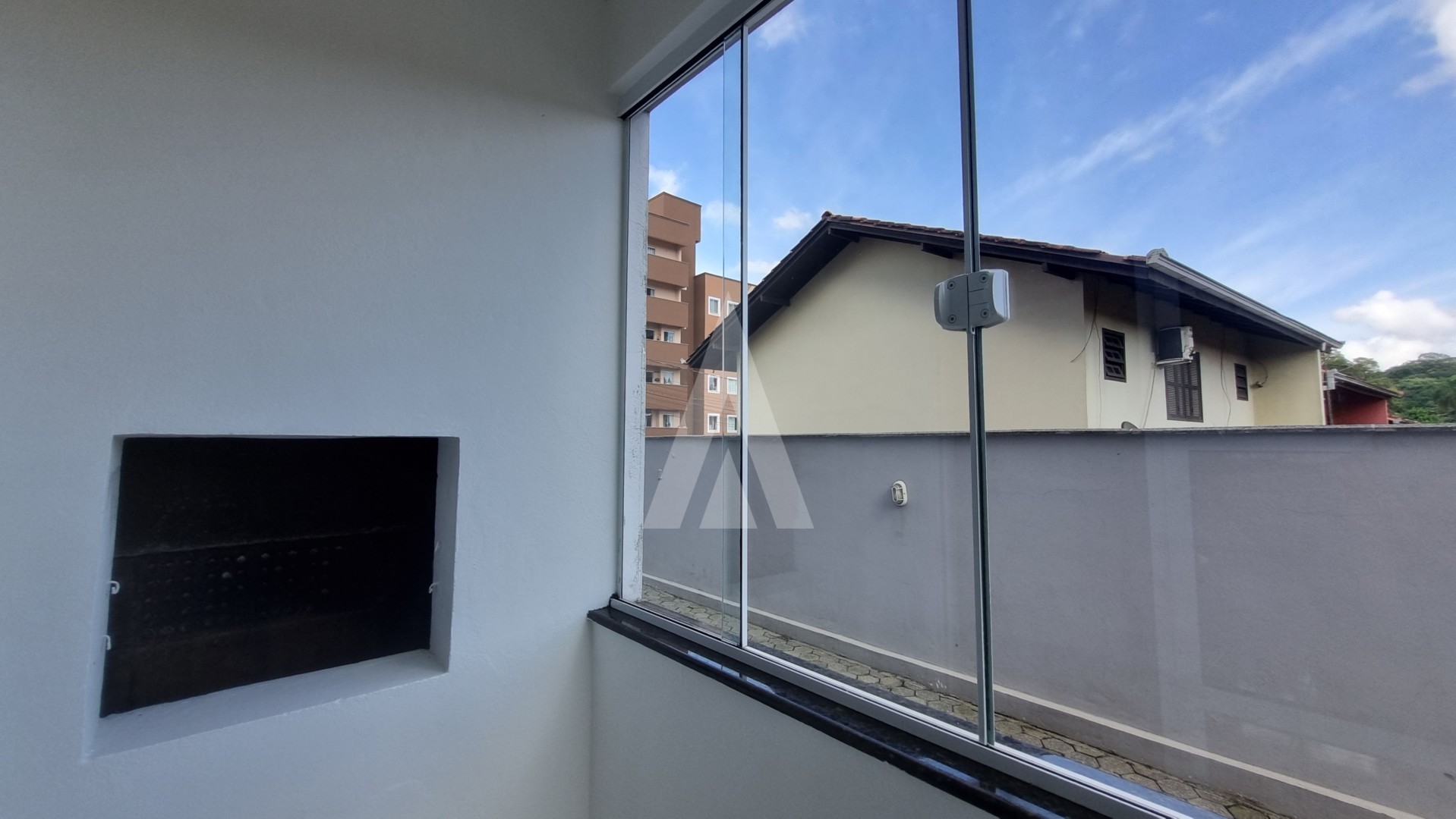 Apartamento localizado no bairro Costa e Silva, com 2 quartos e 1 vaga de garagem coberta. — foto 4