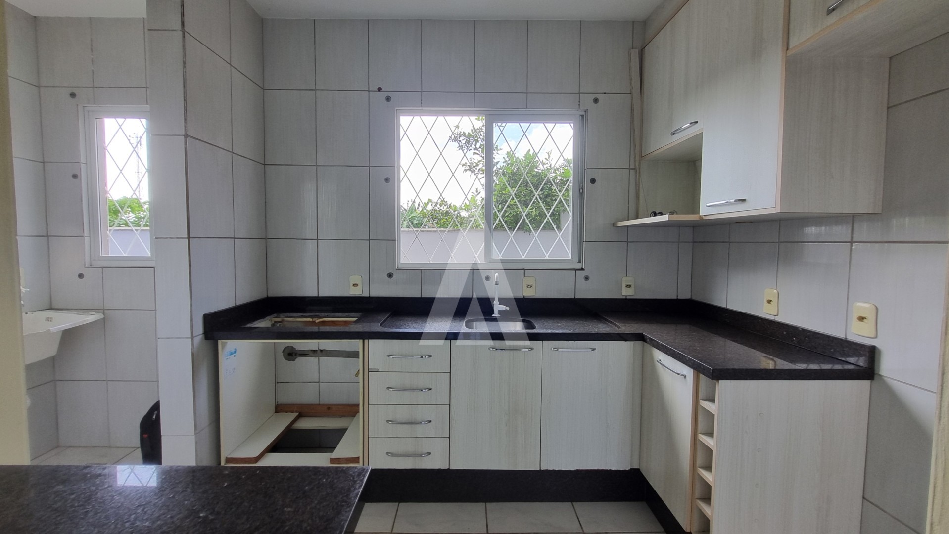 Apartamento localizado no bairro Costa e Silva, com 2 quartos e 1 vaga de garagem coberta. — foto 6