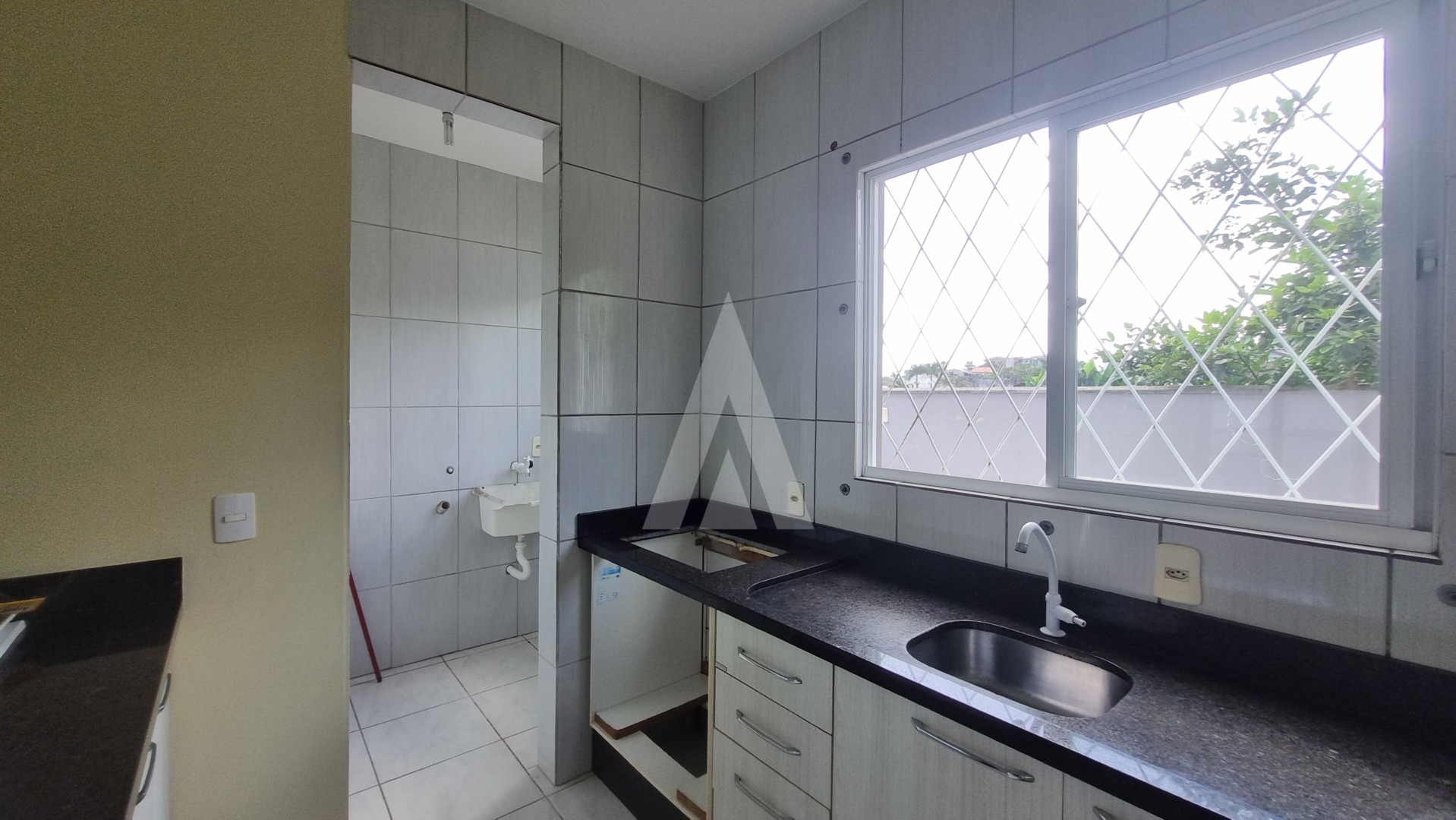 Apartamento localizado no bairro Costa e Silva, com 2 quartos e 1 vaga de garagem coberta. — foto 5