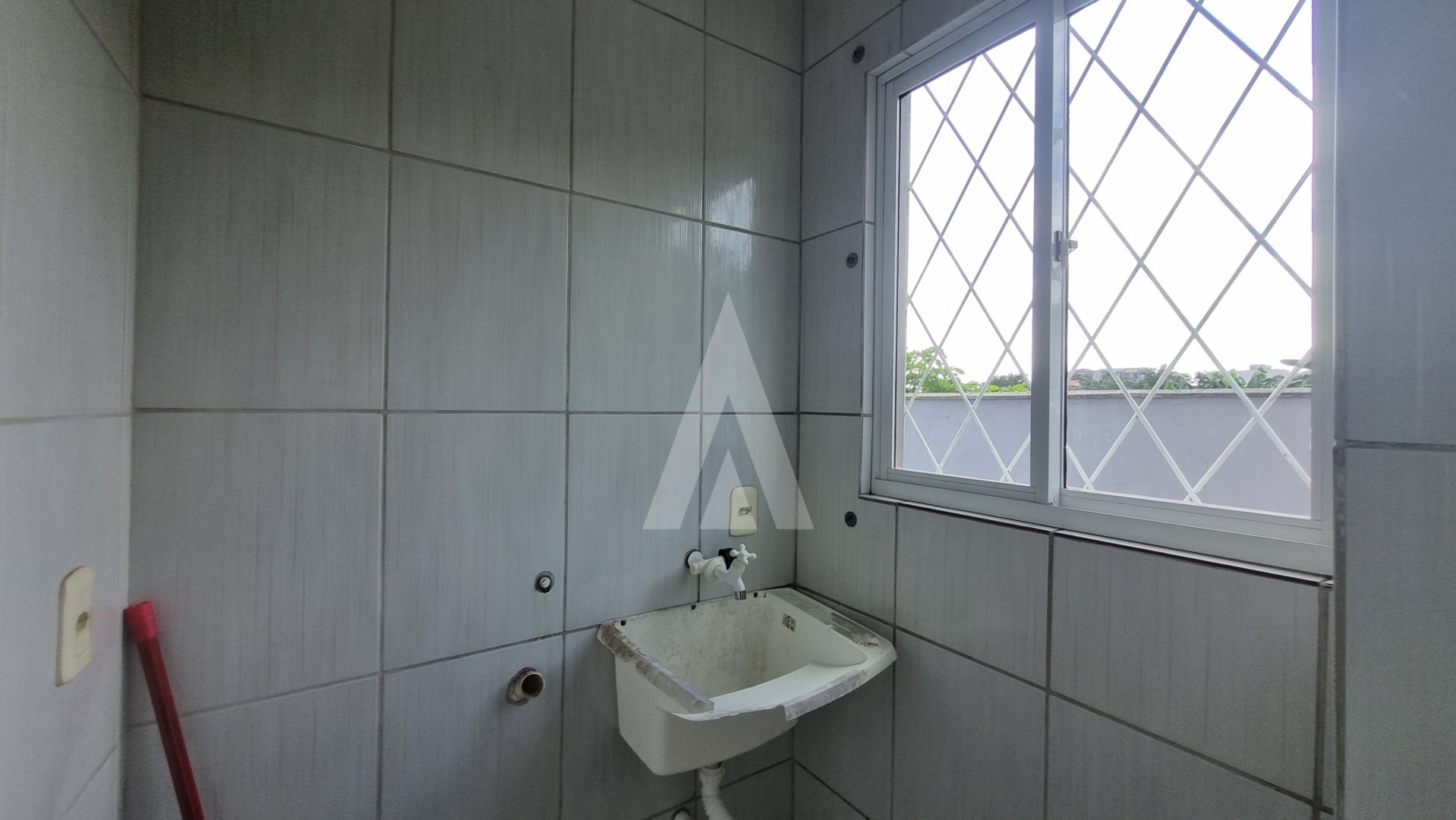Apartamento localizado no bairro Costa e Silva, com 2 quartos e 1 vaga de garagem coberta. — foto 7