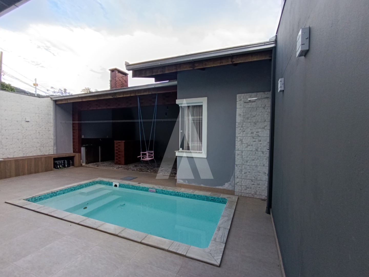 Imóvel residencial localizado no bairro Bom Retiro, composto por 02 quartos, sendo 01 suíte - foto 1