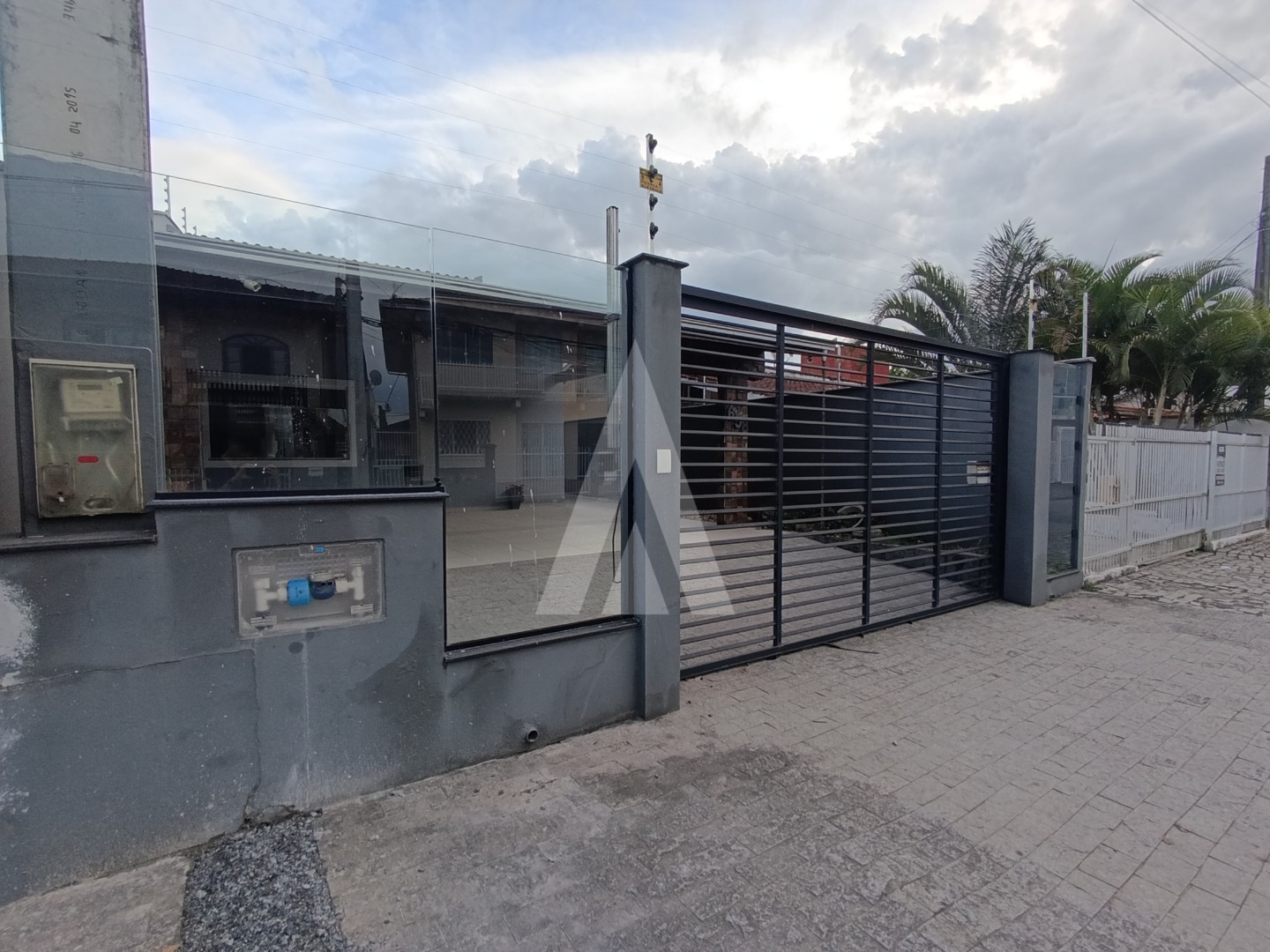 Imóvel residencial localizado no bairro Bom Retiro, composto por 02 quartos, sendo 01 suíte - foto 1