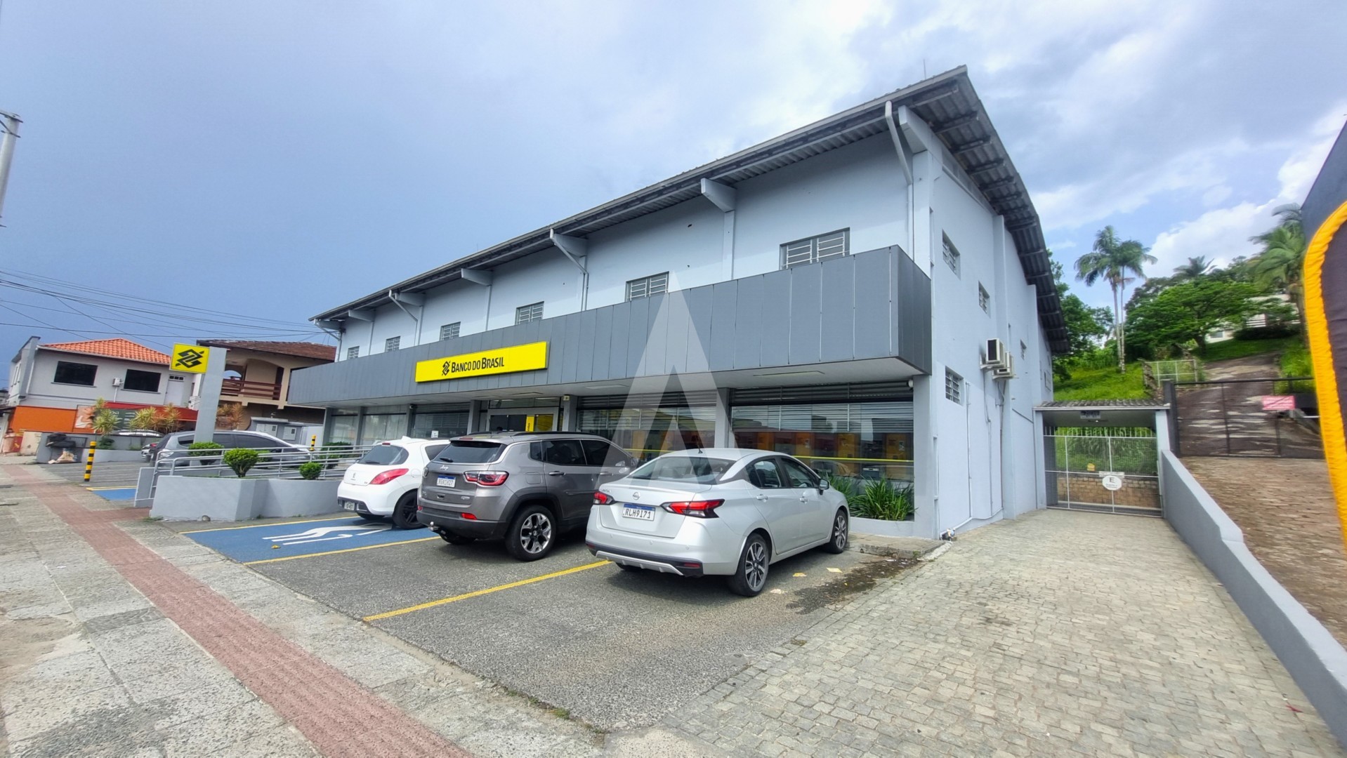 Sala comercial no Bairro Floresta, com espaço para estacionamento. — foto 2