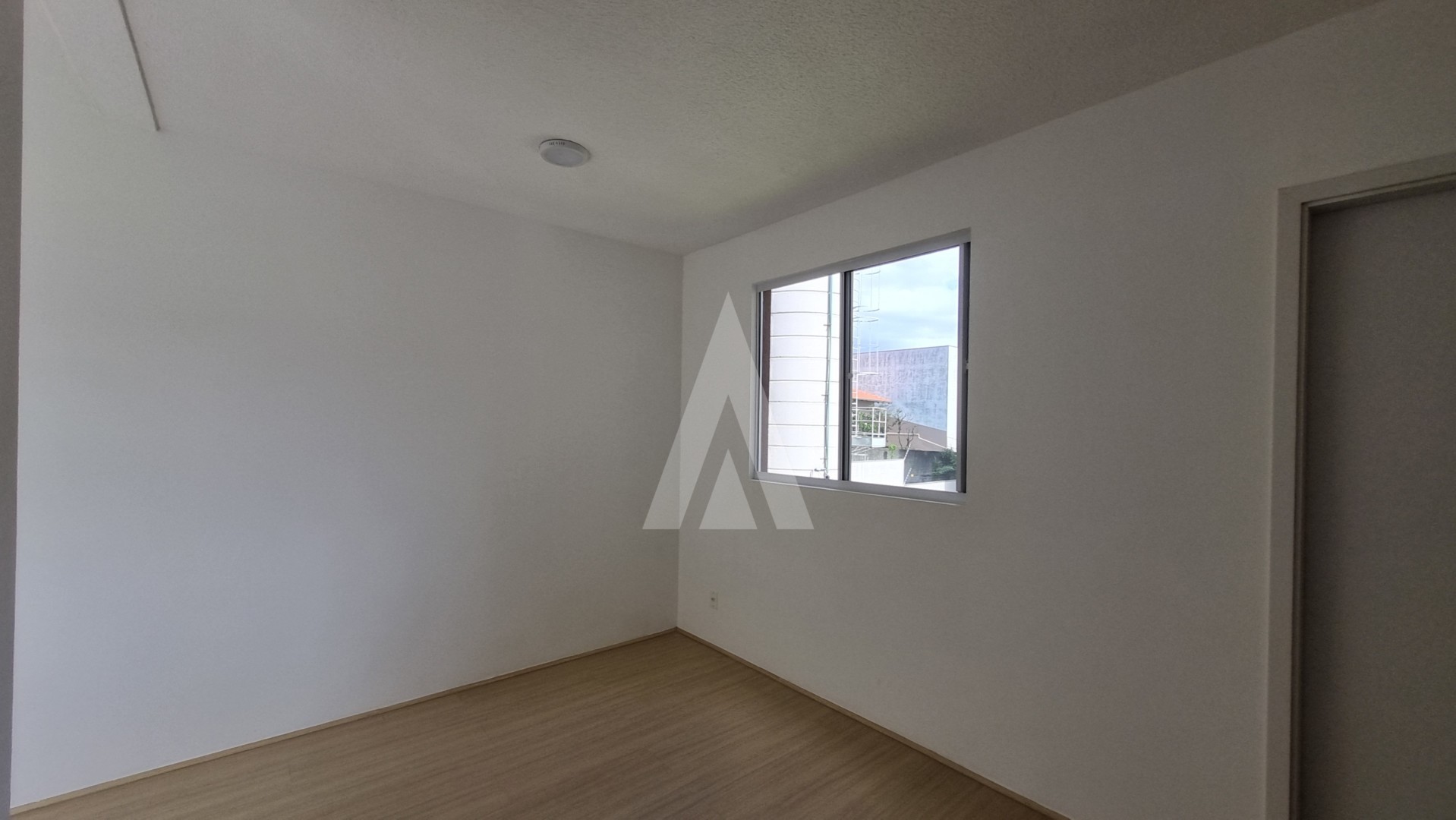 Apartamento no bairro Boehmerwald com 2 quartos, cozinha com armários e 1 vaga de garagem. — foto 4