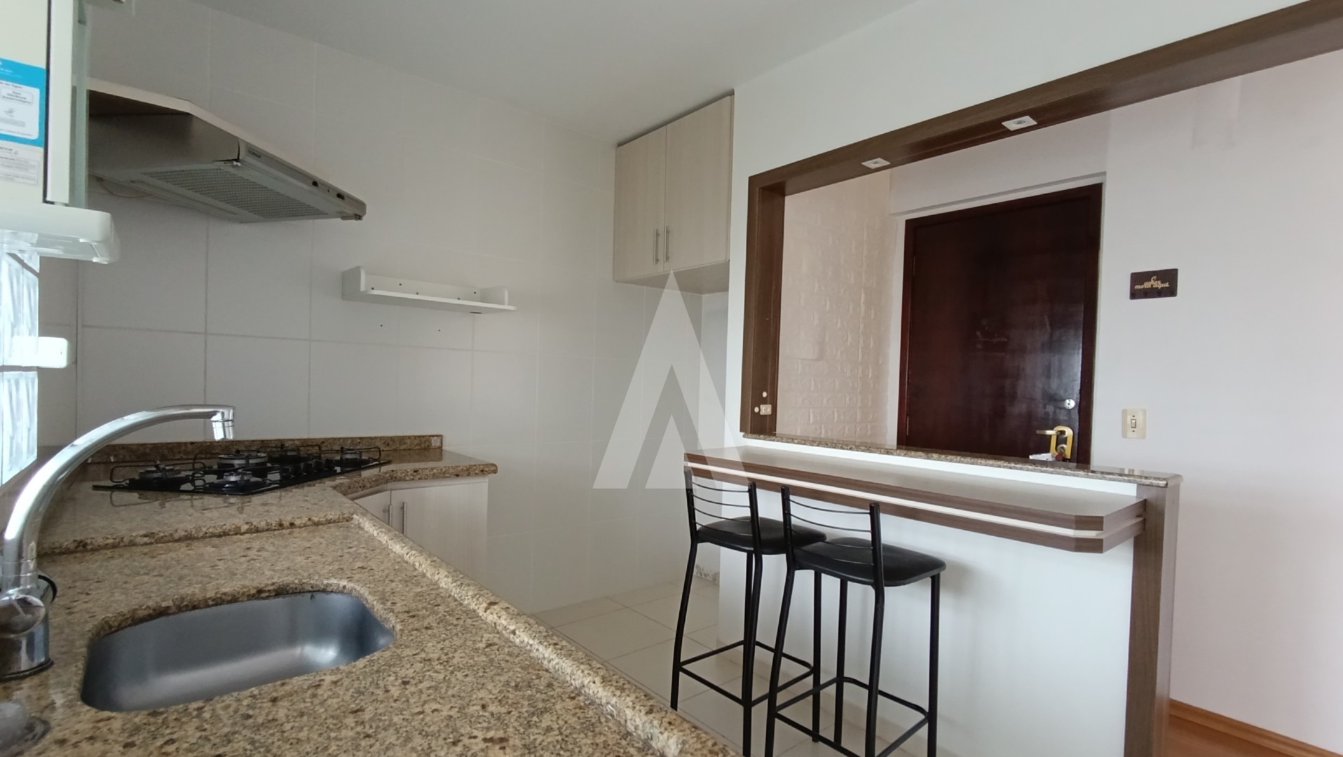 Apartamento localizado no bairro Bucarein, com 2 quartos e 1 vaga de garagem coberta. — foto 2