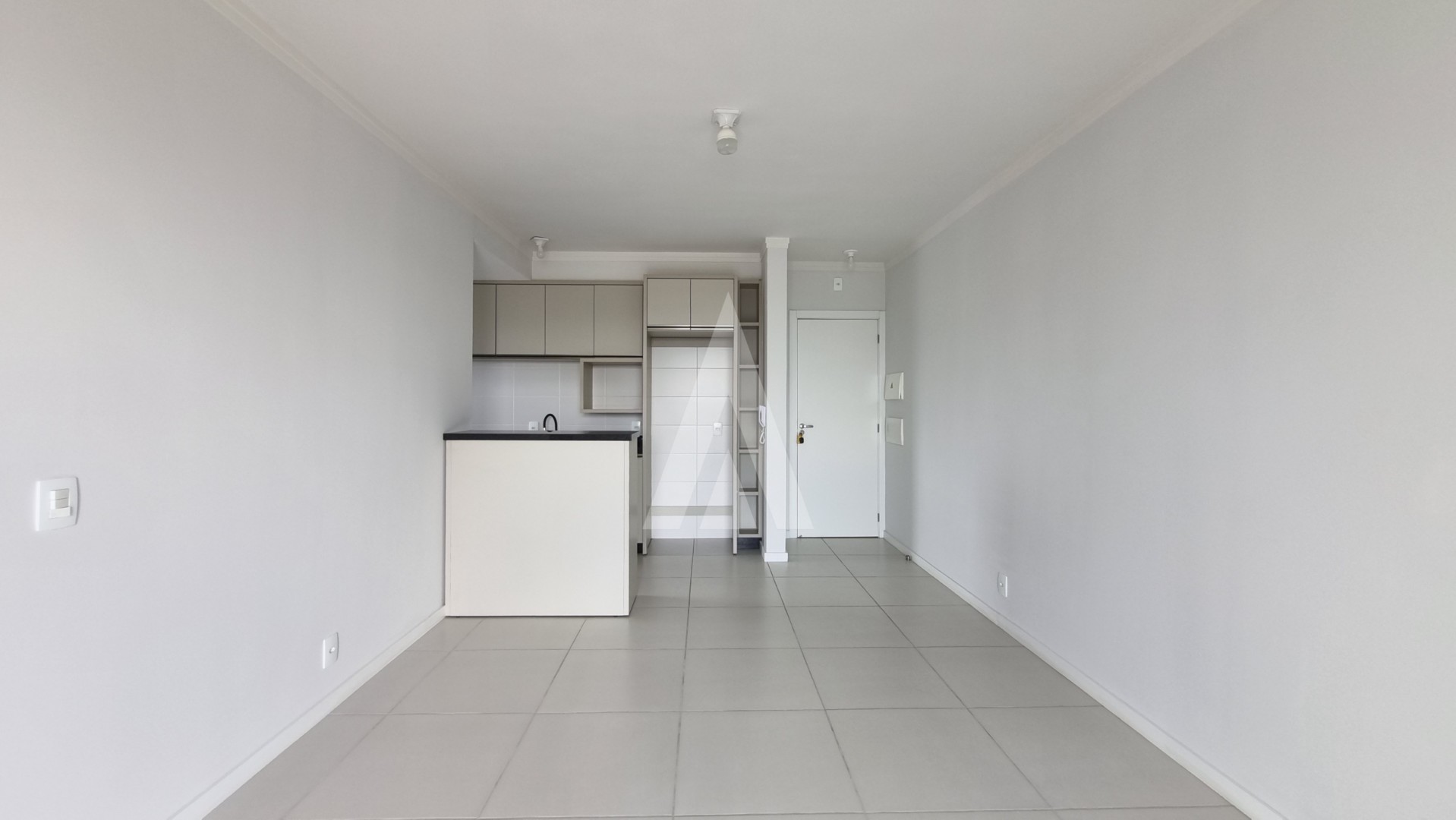 Apartamento no bairro Costa e Silva com 02 quartos, cozinha com armários planejados e 1 vaga de garagem. — foto 4