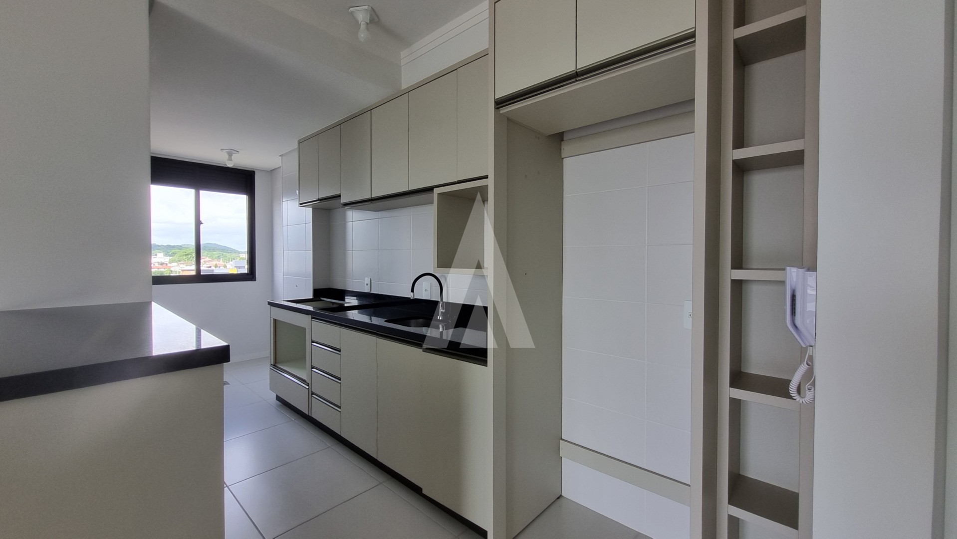 Apartamento no bairro Costa e Silva com 02 quartos, cozinha com armários planejados e 1 vaga de garagem. — foto 6