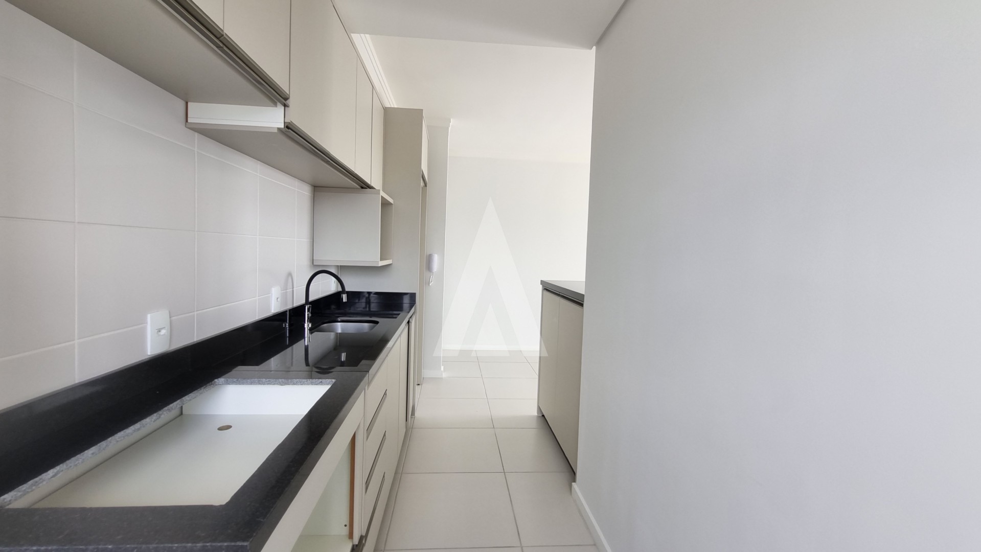 Apartamento no bairro Costa e Silva com 02 quartos, cozinha com armários planejados e 1 vaga de garagem. — foto 7