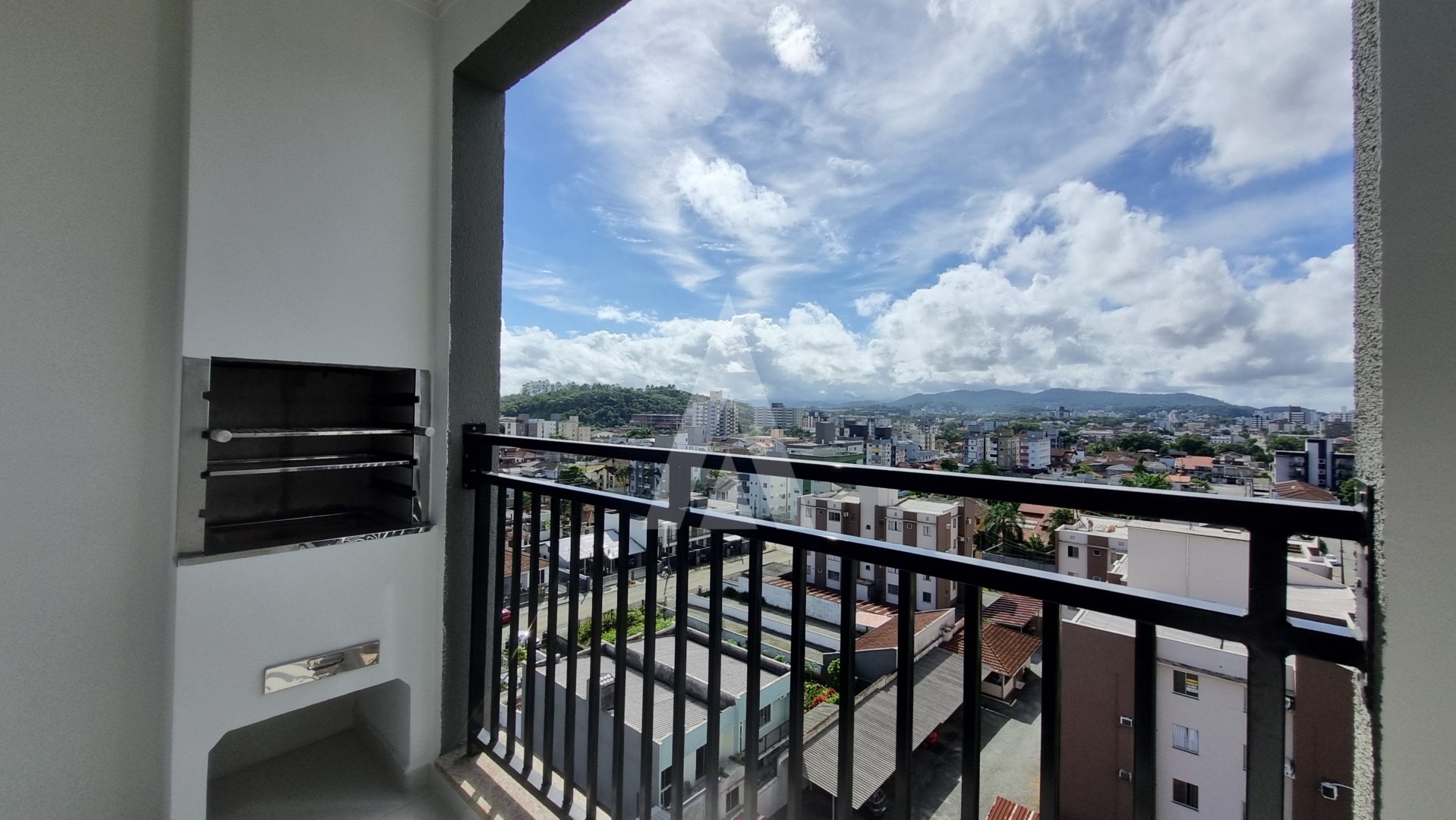 Apartamento no bairro Costa e Silva com 02 quartos, cozinha com armários planejados e 1 vaga de garagem. — foto 5