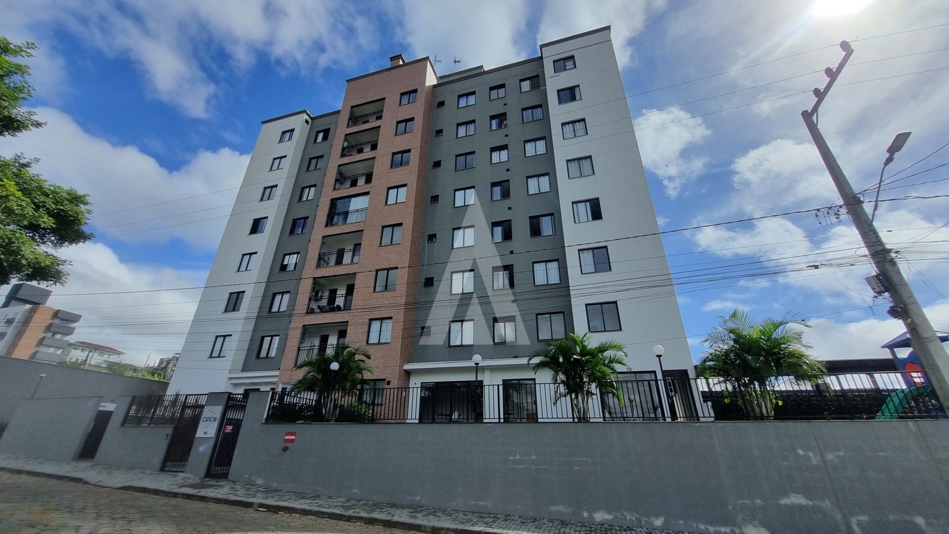 Apartamento no bairro Costa e Silva com 02 quartos, cozinha com armários planejados e 1 vaga de garagem. - foto 1