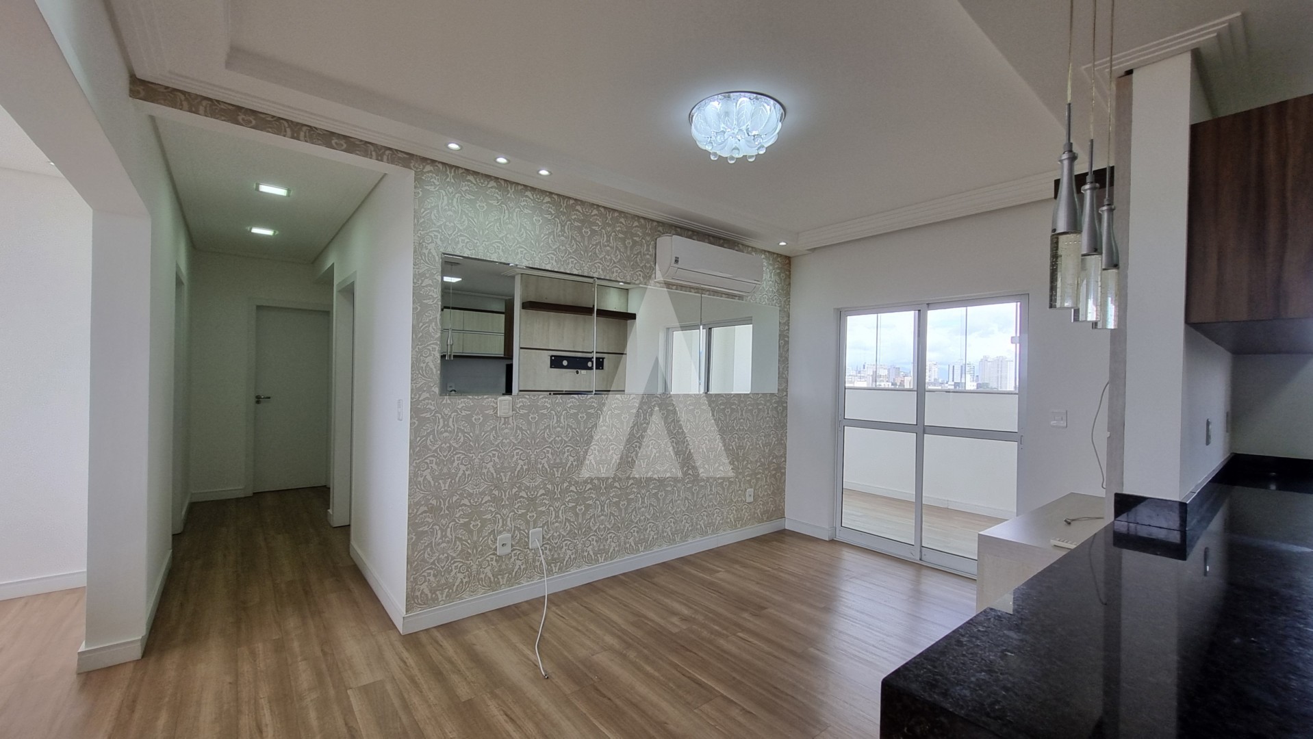 Apartamento semimobiliado com 3 quartos, sendo 1 suíte, churrasqueira e cozinha com armários no Bairro Bucarein — foto 2