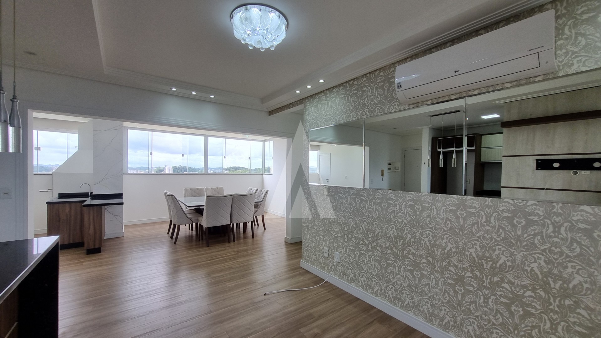 Apartamento semimobiliado com 3 quartos, sendo 1 suíte, churrasqueira e cozinha com armários no Bairro Bucarein — foto 3