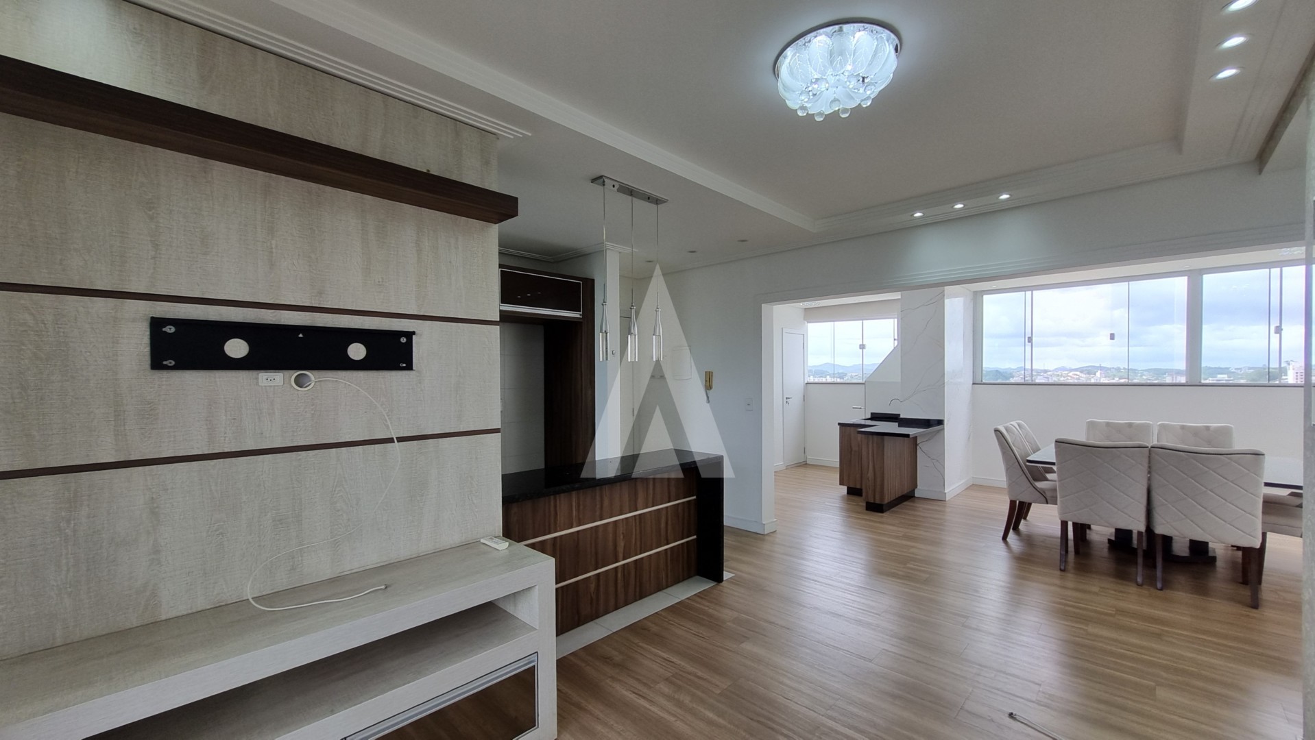 Apartamento semimobiliado com 3 quartos, sendo 1 suíte, churrasqueira e cozinha com armários no Bairro Bucarein — foto 4