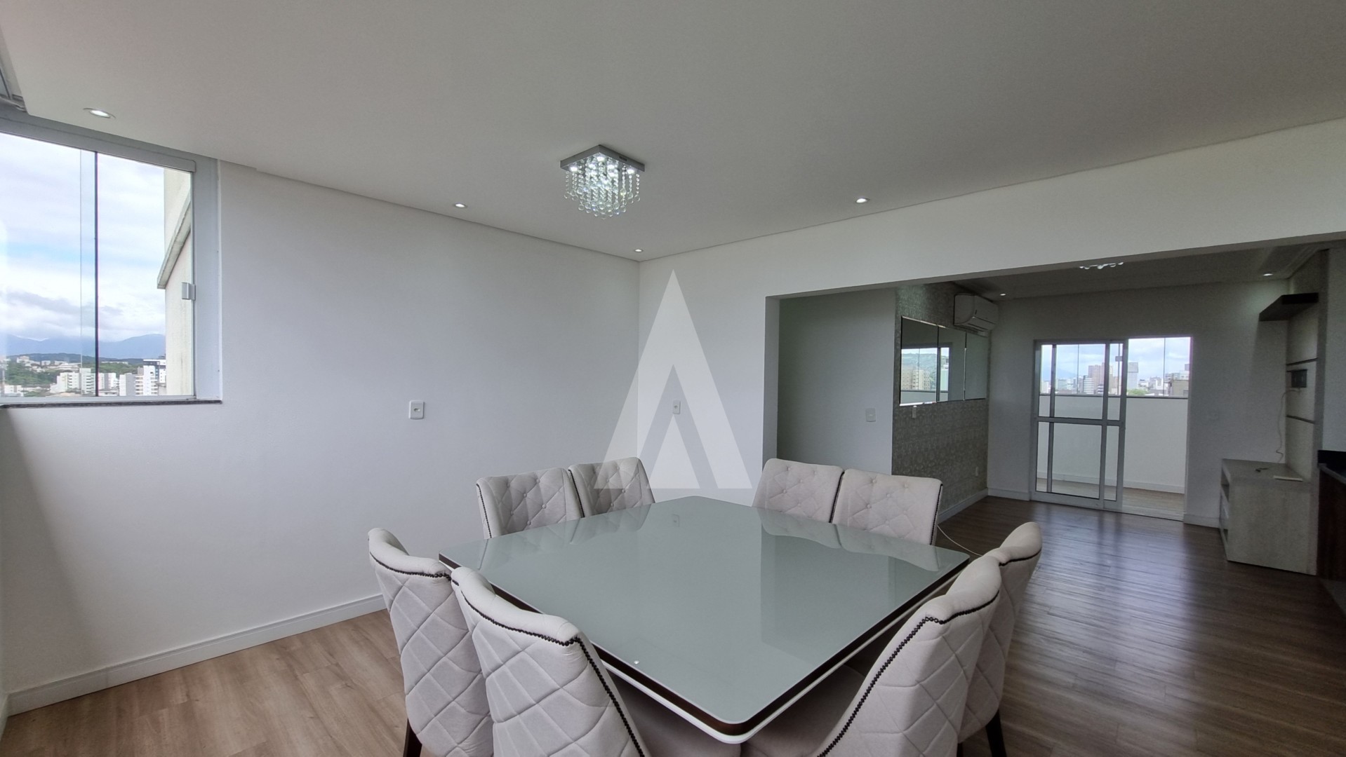 Apartamento semimobiliado com 3 quartos, sendo 1 suíte, churrasqueira e cozinha com armários no Bairro Bucarein — foto 5